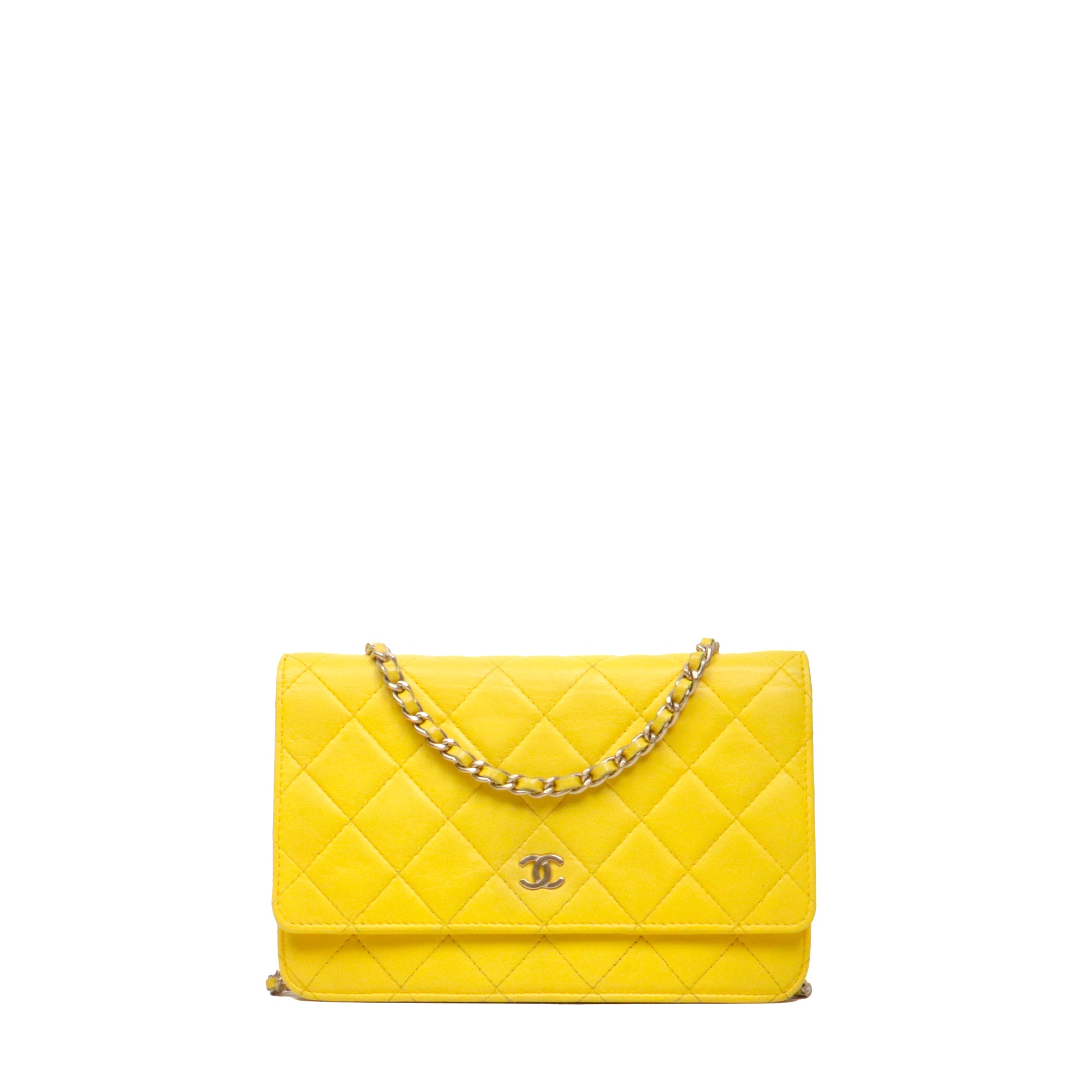CHANEL - Sac Wallet On Chain Classique/Timeless Chanel en cuir matelassé jaune
