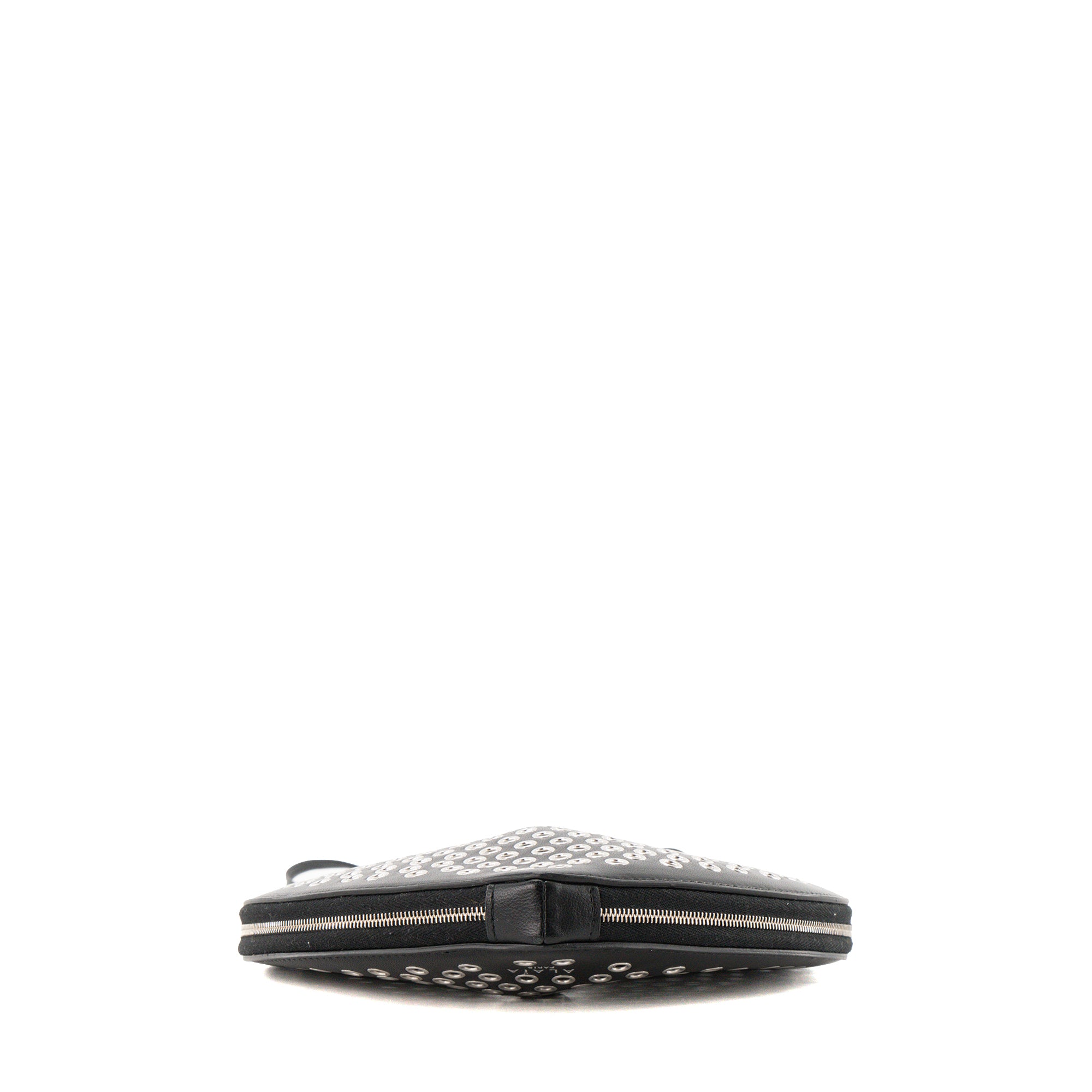 ALAÏA - Sac à bandoulière Le Coeur Alaïa en cuir lisse noir et oeillets argentés