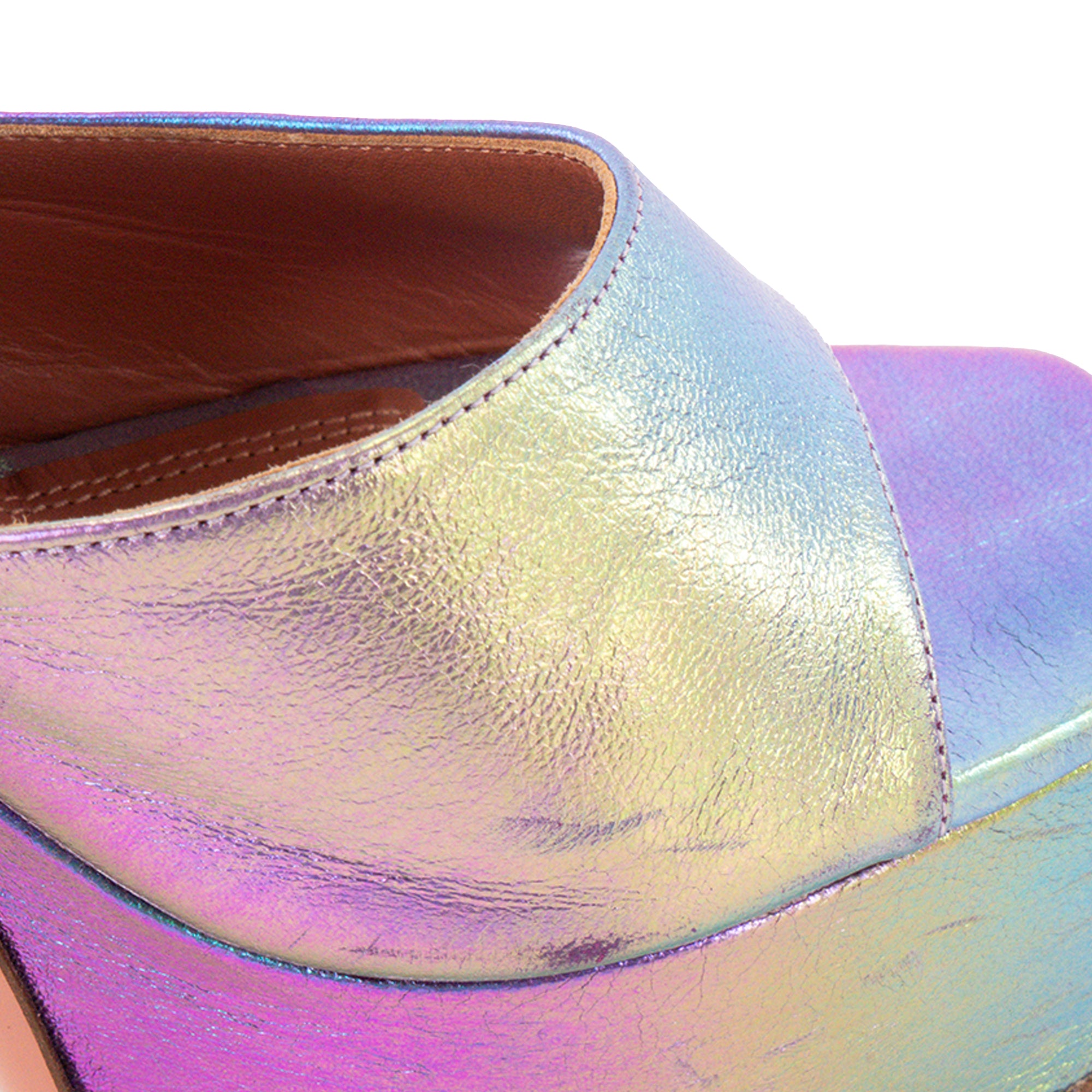 AMINA MUADDI - Mules à plateforme Dalida Amina Muaddi en cuir métallisé iridescent violet (T39)