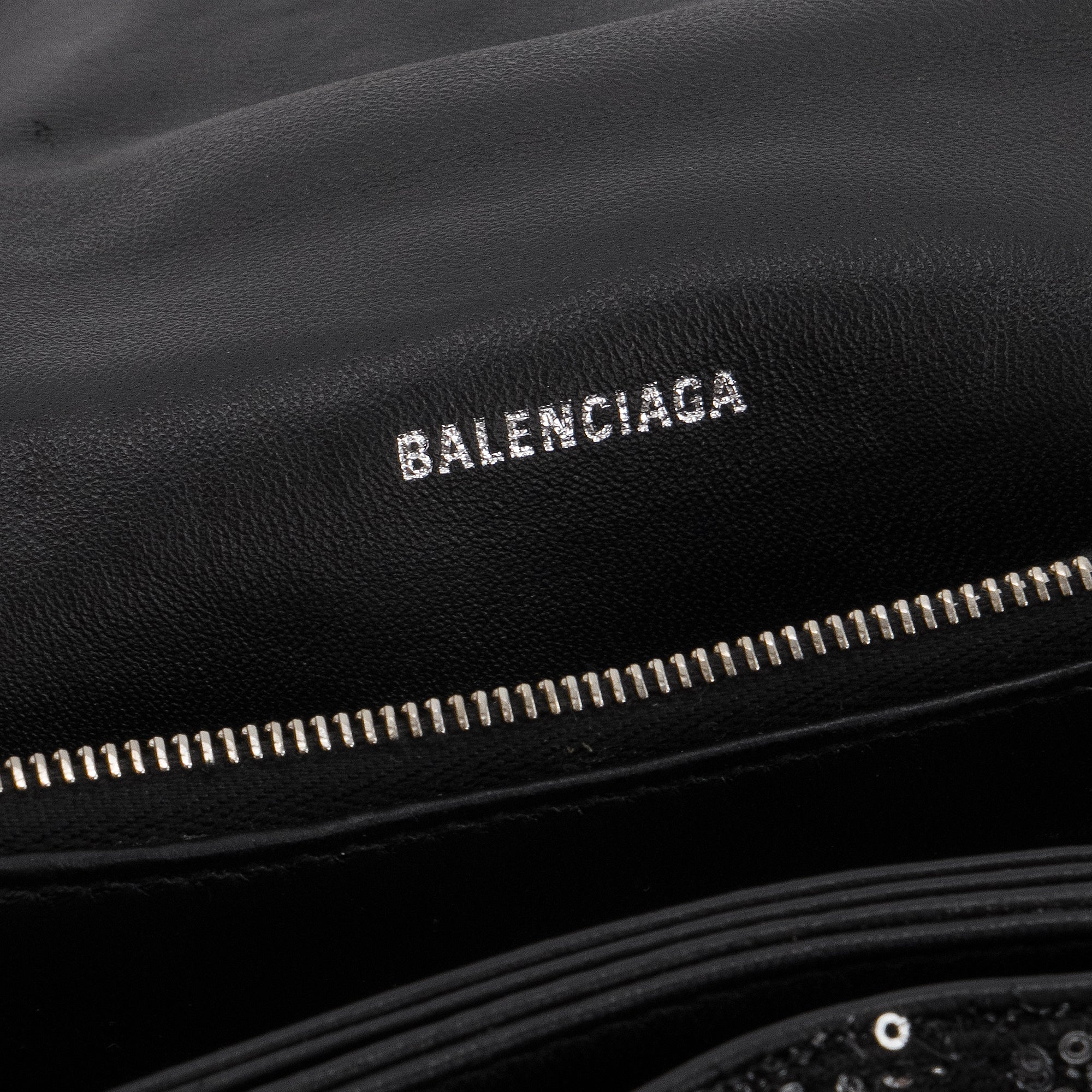 BALENCIAGA - Sac à bandoulière Crush Balenciaga en sequins noirs