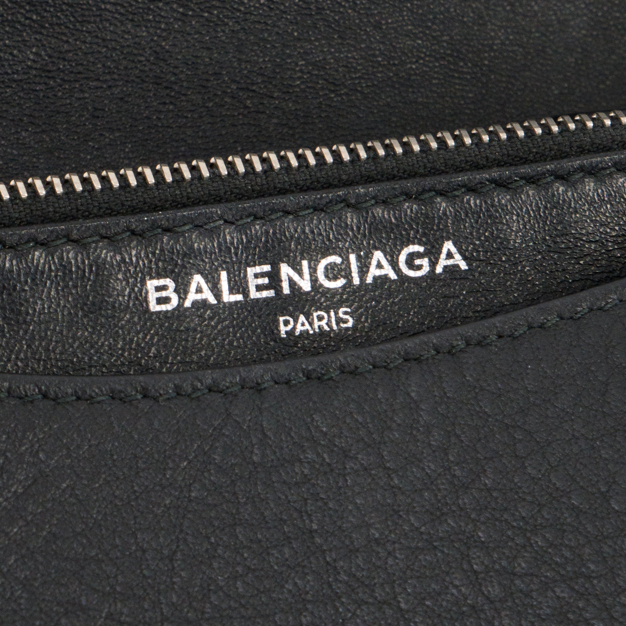 BALENCIAGA - Sac à bandoulière Everyday Balenciaga en cuir grainé noir