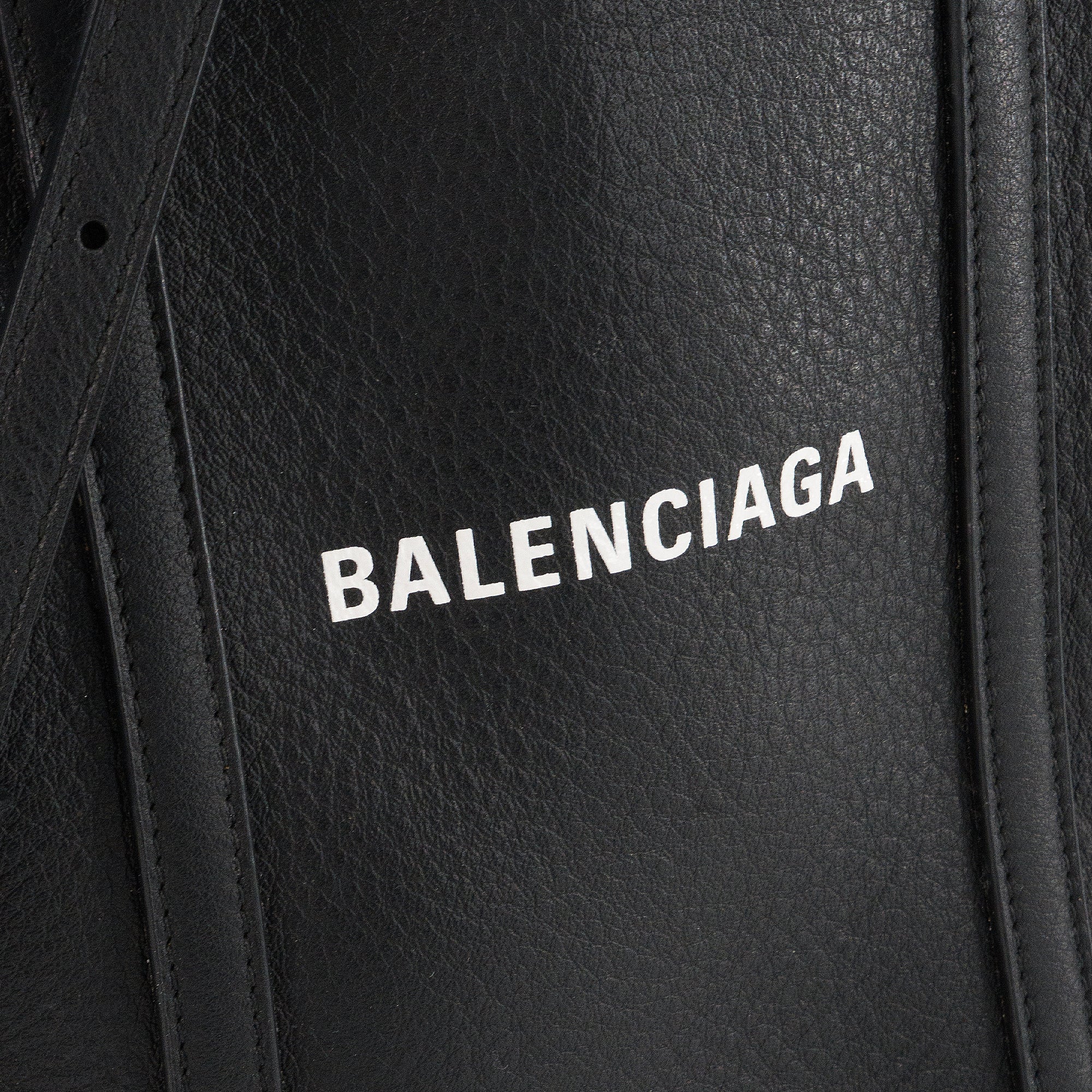 BALENCIAGA - Sac à bandoulière Everyday Tote Balenciaga en cuir grainé noir