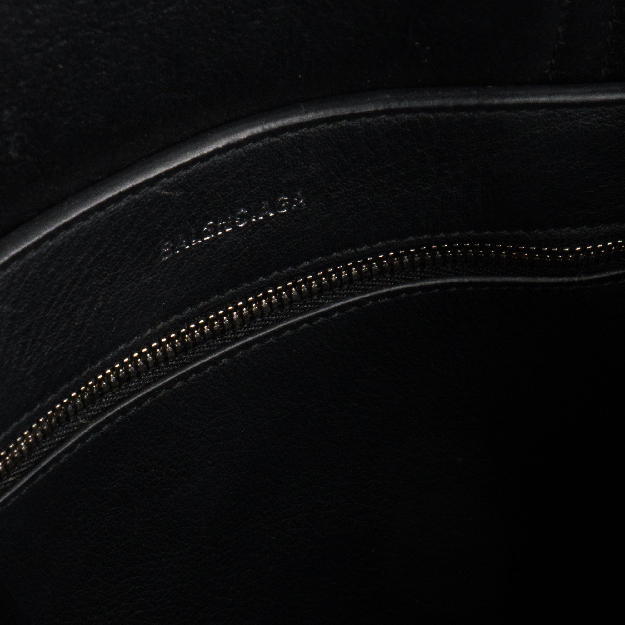 BALENCIAGA - Sac à bandoulière Everyday Tote Balenciaga en cuir grainé noir