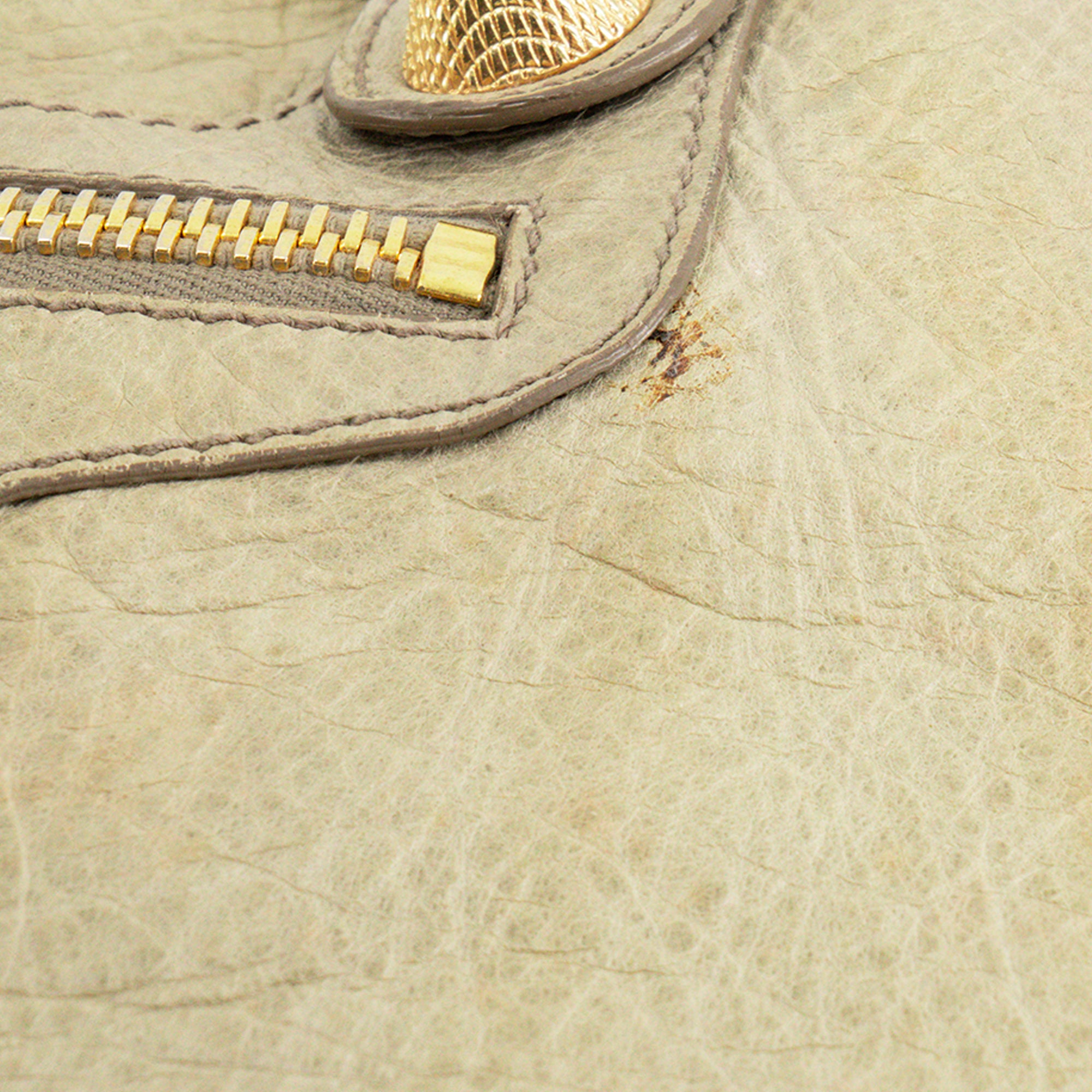 BALENCIAGA - Sac à bandoulière Giant Pompon Balenciaga en cuir froissé kaki