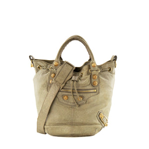 BALENCIAGA - Sac à bandoulière Giant Pompon Balenciaga en cuir froissé kaki