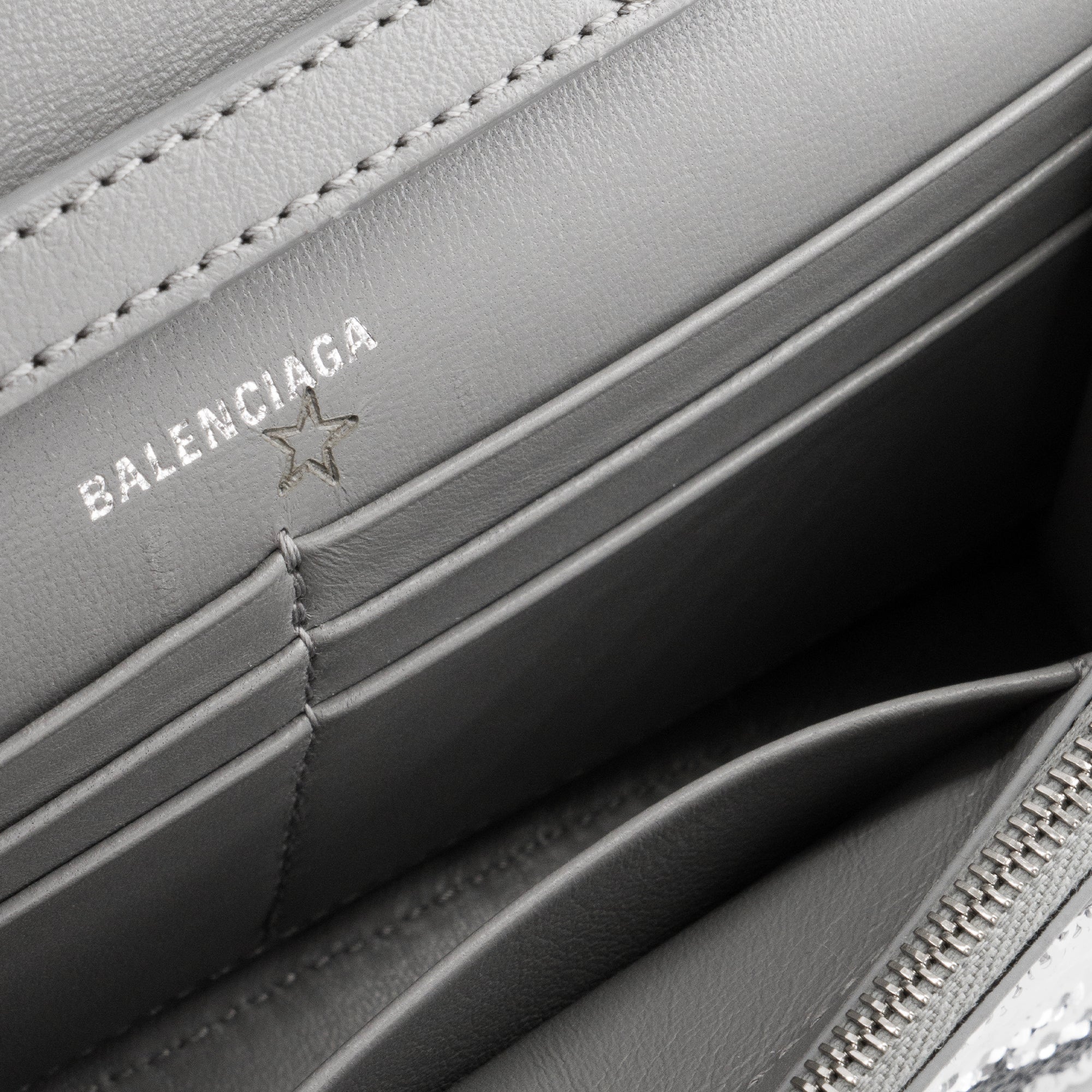 BALENCIAGA - Sac à bandoulière Hourglass Balenciaga à sequins argentés