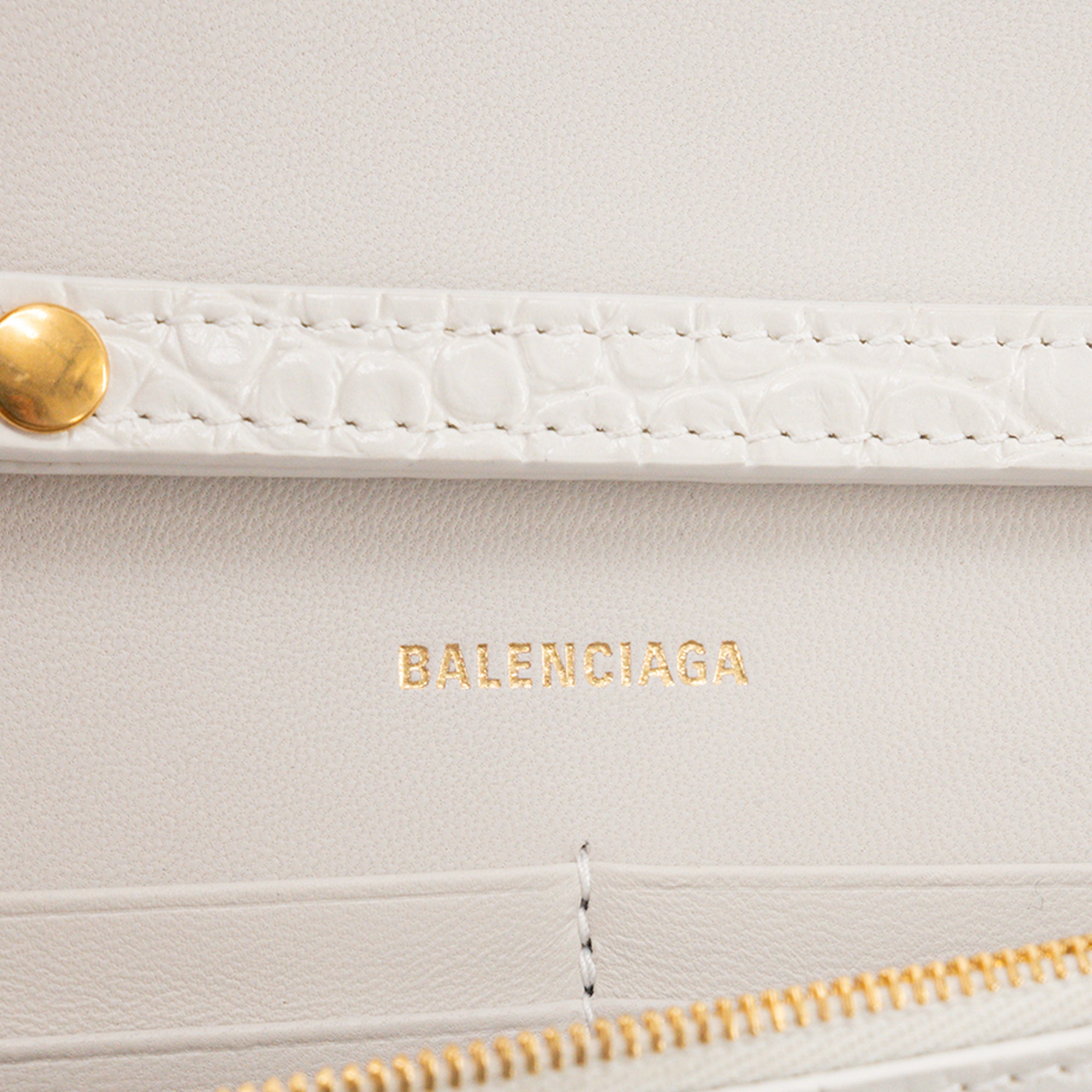BALENCIAGA - Sac à bandoulière Wallet On Chain Balenciaga en cuir embossé crocodile blanc