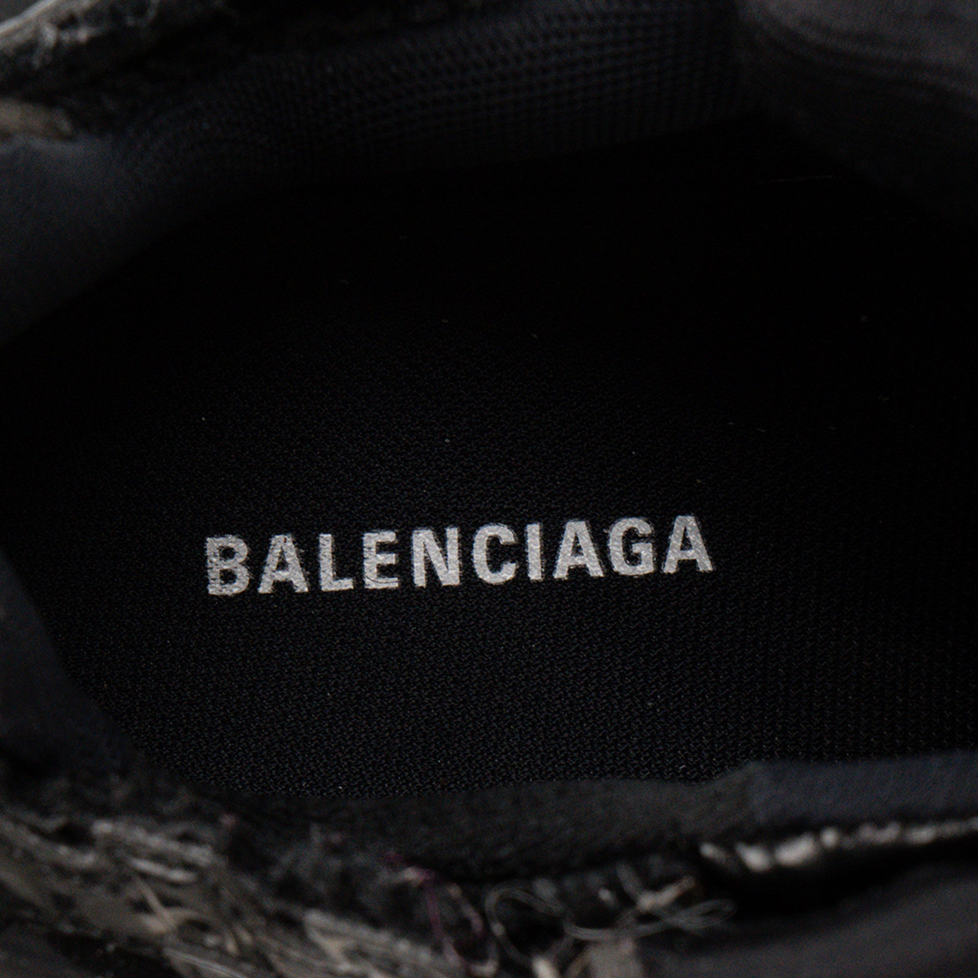 BALENCIAGA - Sneakers Runner Balenciaga en toile et plastique noir (T37)