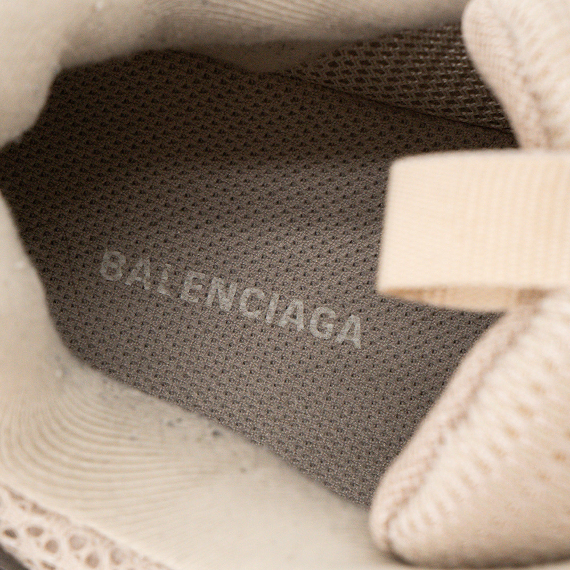 BALENCIAGA - Sneakers Track Balenciaga en cuir et toile blanche et grise (T37)