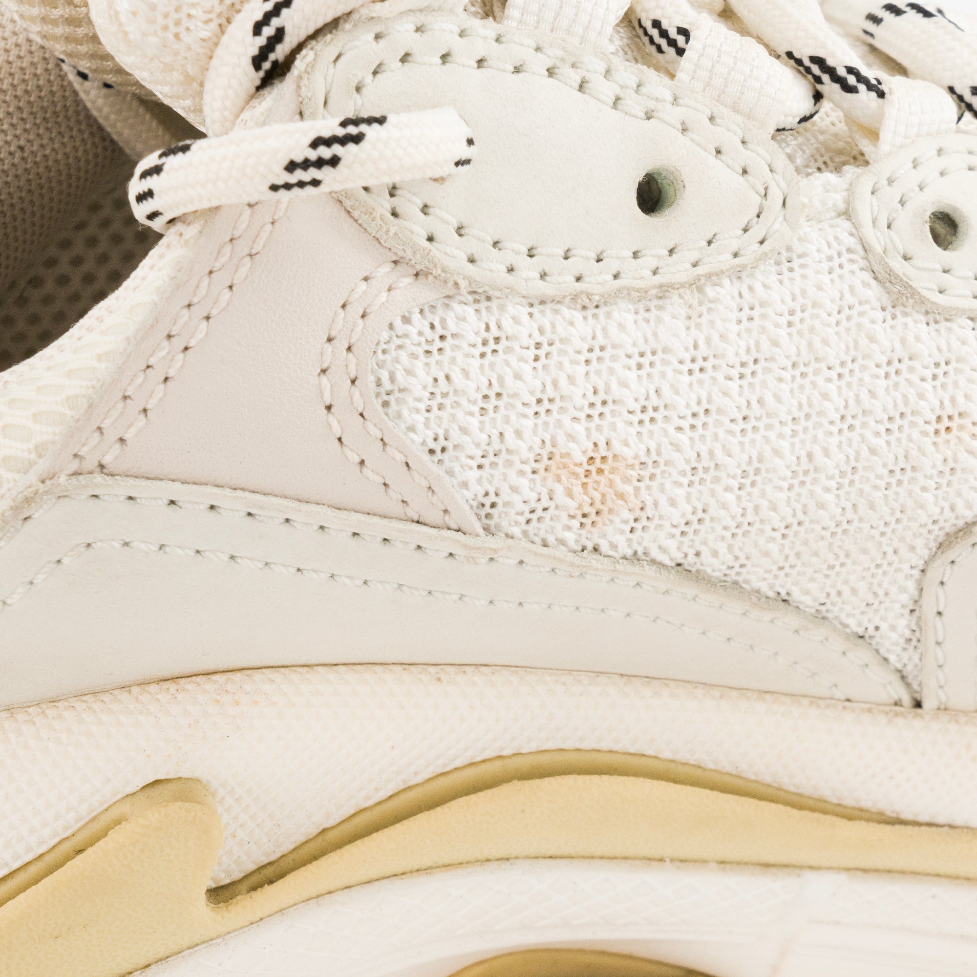 BALENCIAGA - Sneakers Triple S Balenciaga en toile blanche (T35)