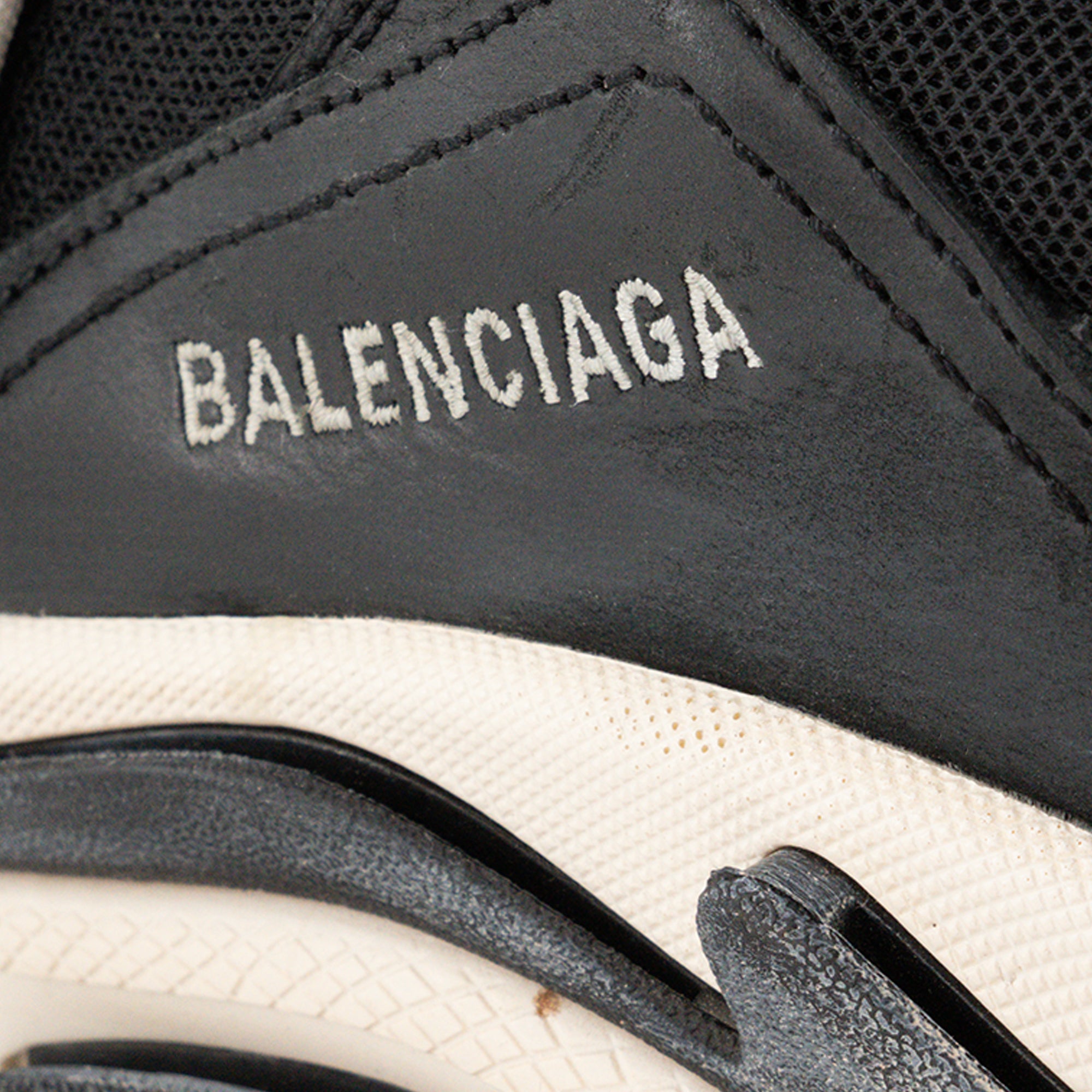 BALENCIAGA - Sneakers Triple S Balenciaga en toile et cuir noir (T41)
