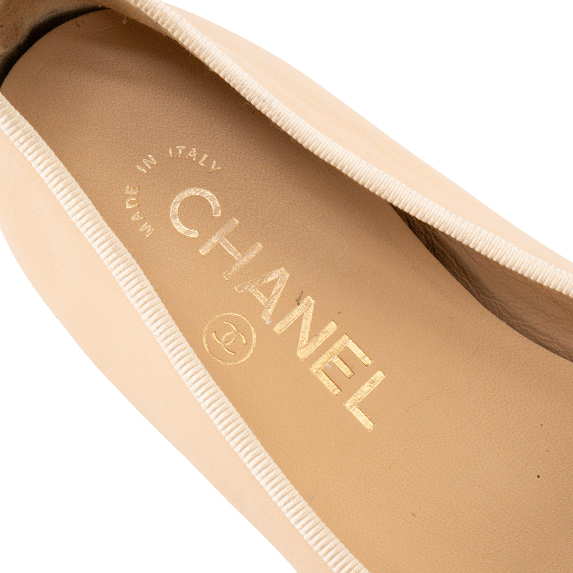 Ballerines Cambon Chanel en cuir lisse beige et noir (T37)