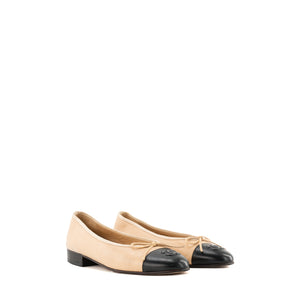 Ballerines Cambon Chanel en cuir lisse beige et noir (T37)
