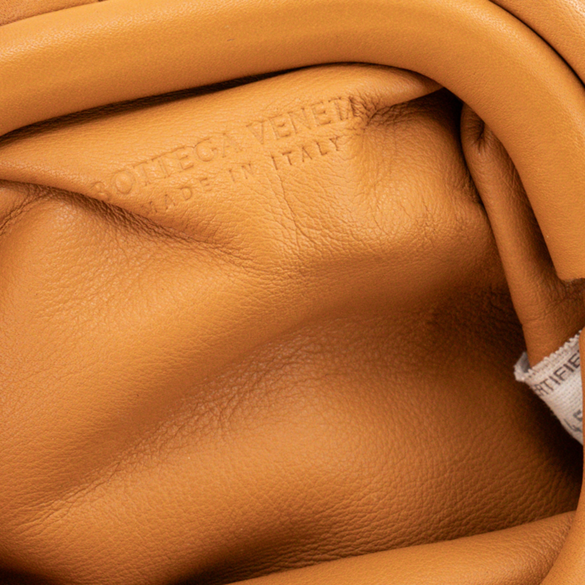 BOTTEGA VENETA - Pochette Pouch mini Bottega Veneta en cuir lisse marron