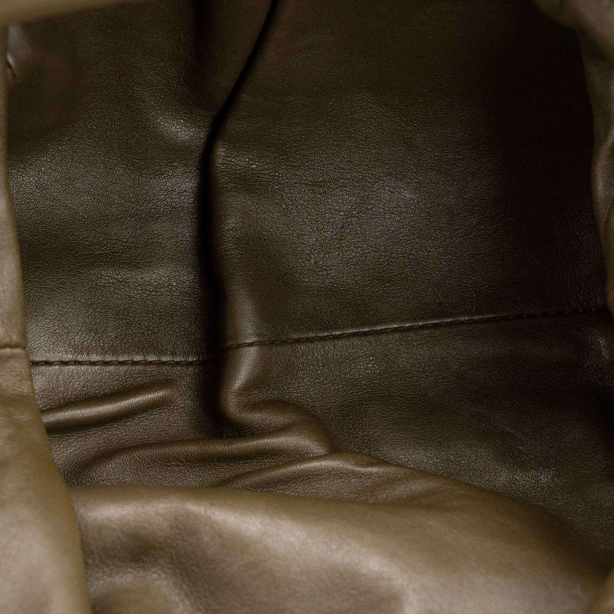 BOTTEGA VENETA - Sac à bandoulière Pouch Bottega Veneta en cuir lisse kaki