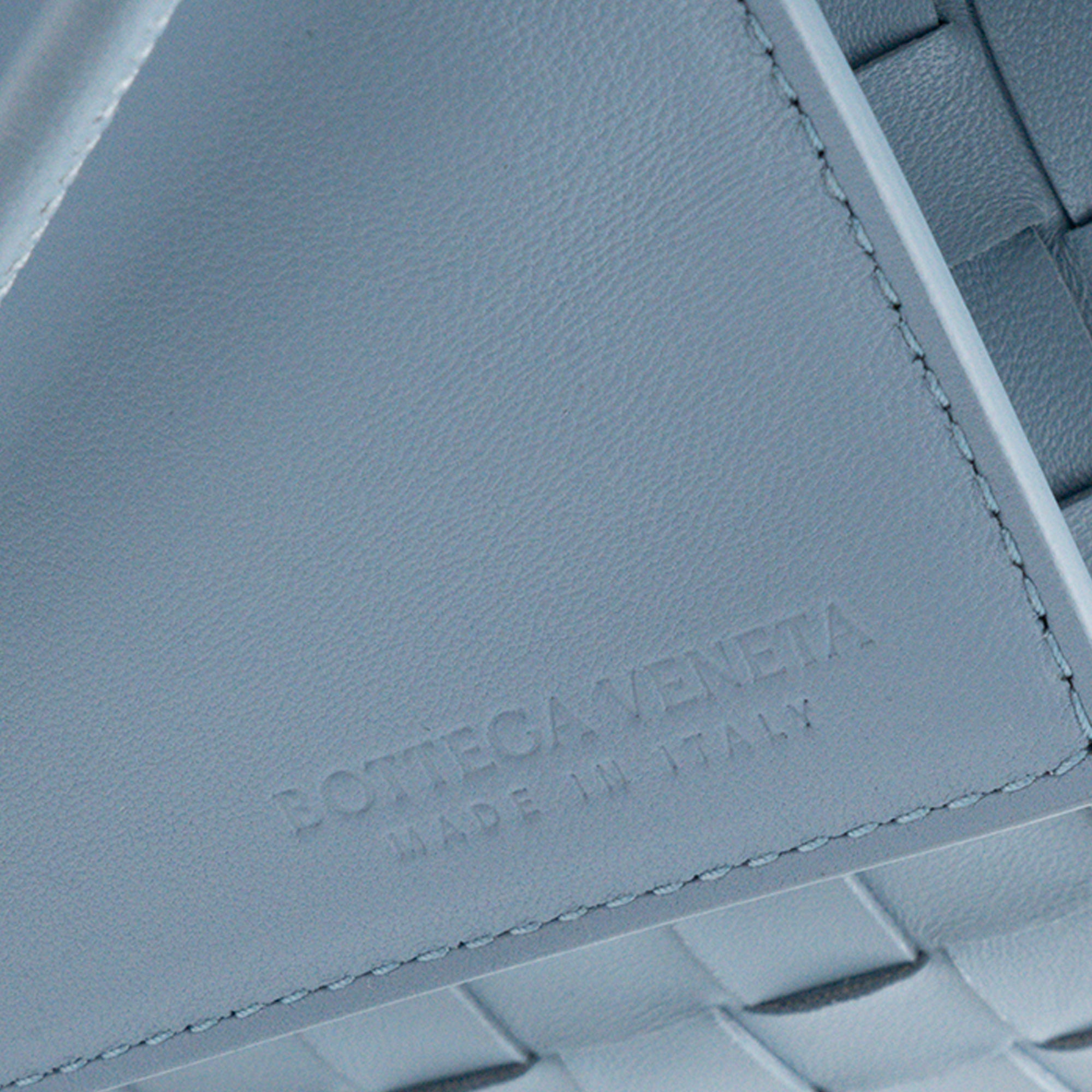 BOTTEGA VENETA - Sac à bandoulière Sardine Bottega Veneta en cuir intrecciato bleu