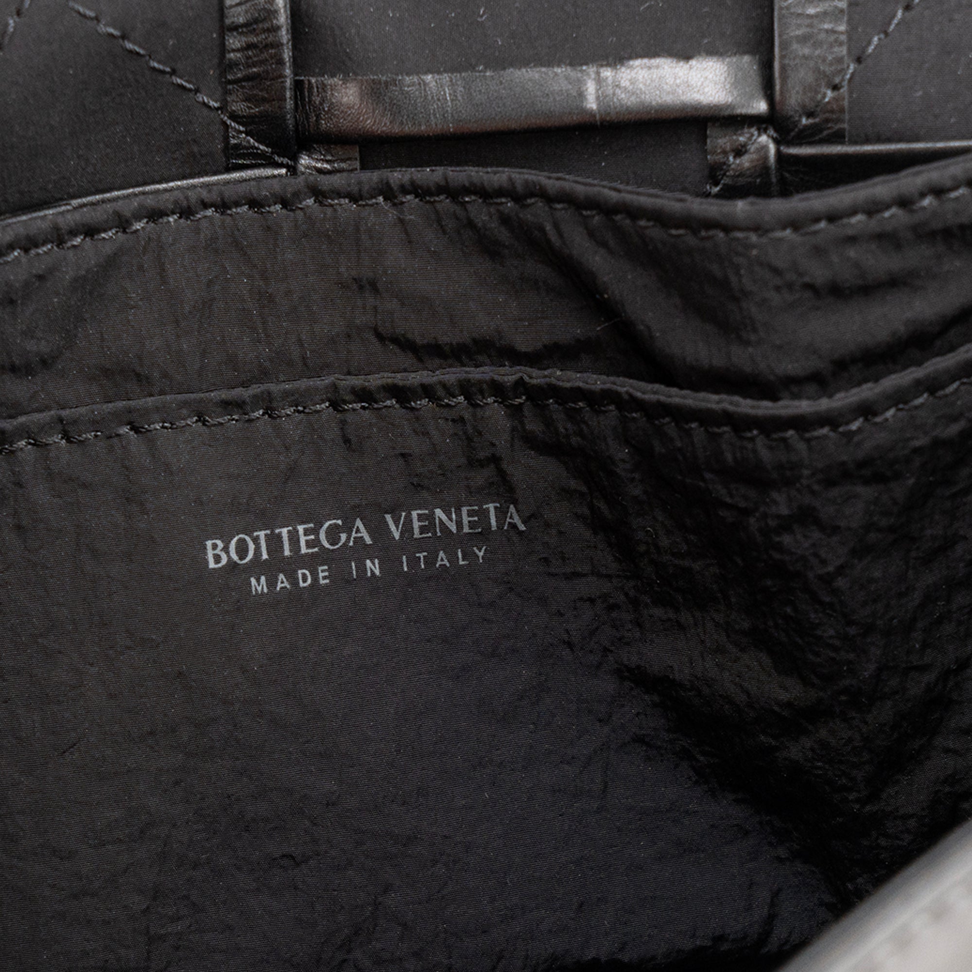 BOTTEGA VENETA - Sac Ceinture Cassette Bottega Veneta en cuir froissé noir