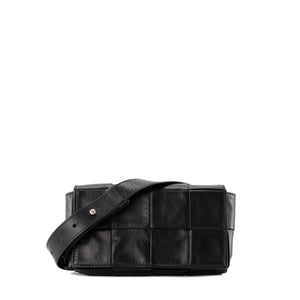 BOTTEGA VENETA - Sac ceinture Cassette Bottega Veneta en cuir froissé noir