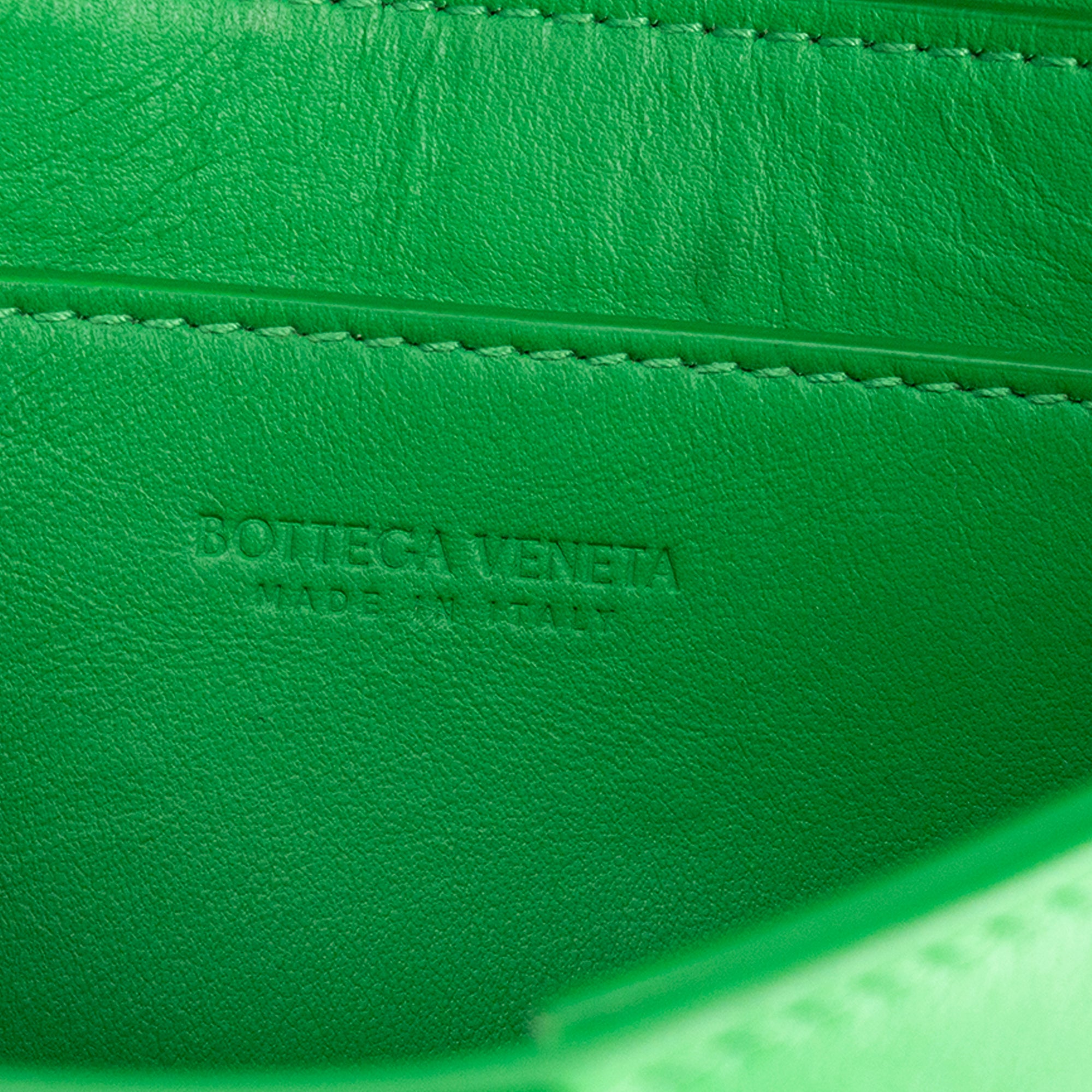 BOTTEGA VENETA - Sac ceinture Cassette Bottega Veneta en cuir grainé vert