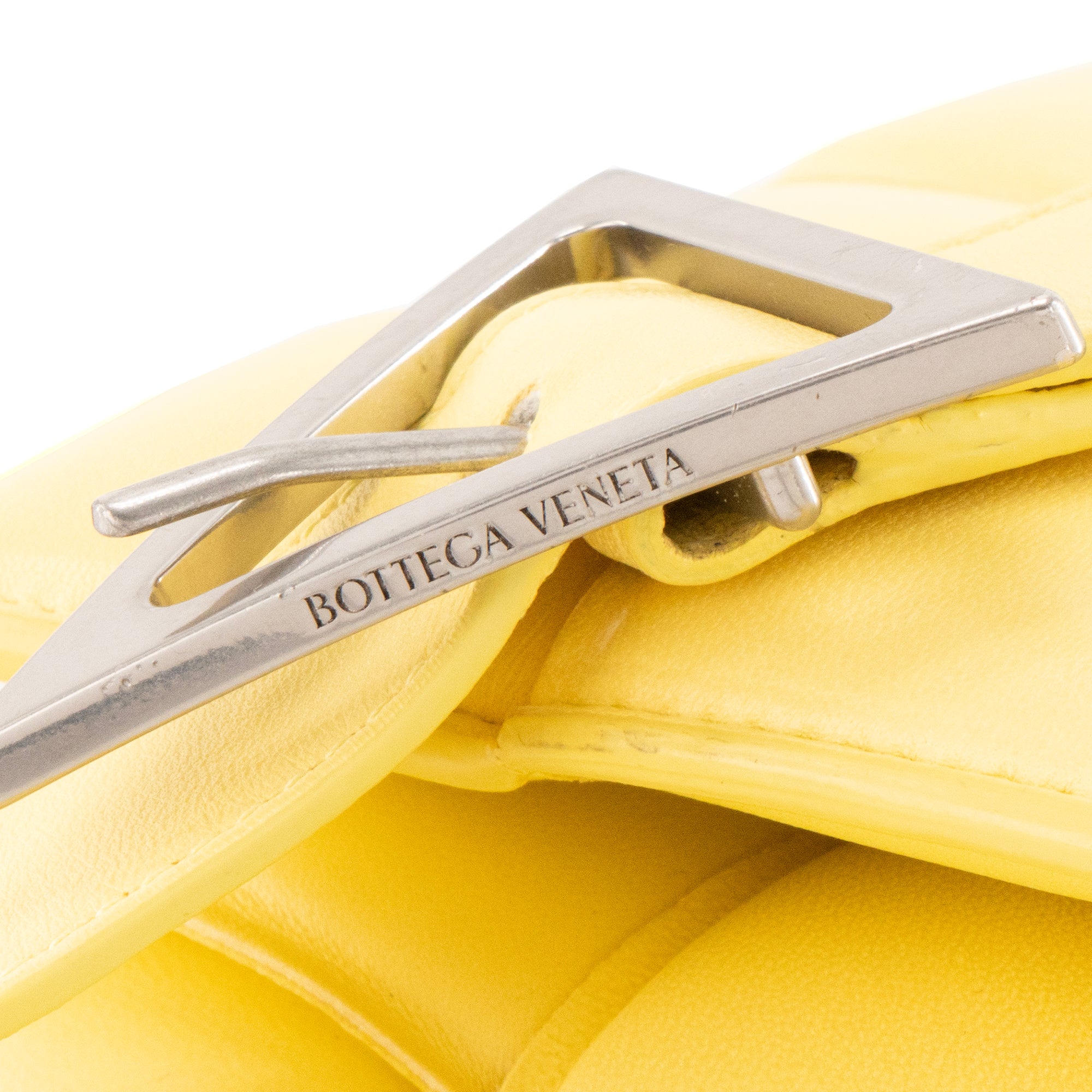 BOTTEGA VENETA - Sac à bandoulière Padded Cassette Bottega Veneta en cuir jaune