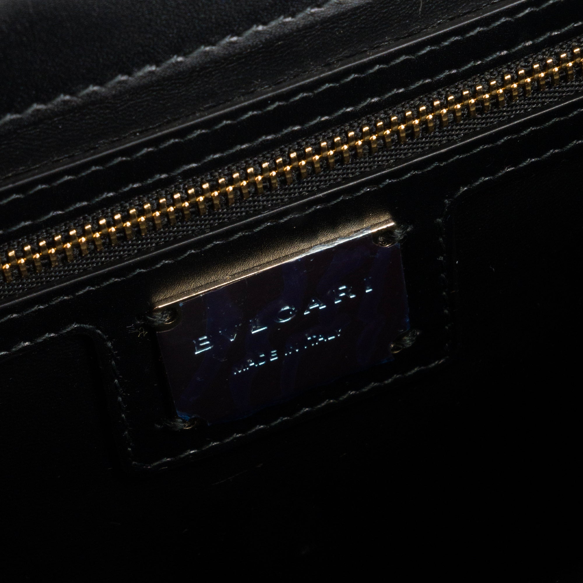 BULGARI - Sac à épaule Serpenti Bulgari en cuir lisse noir