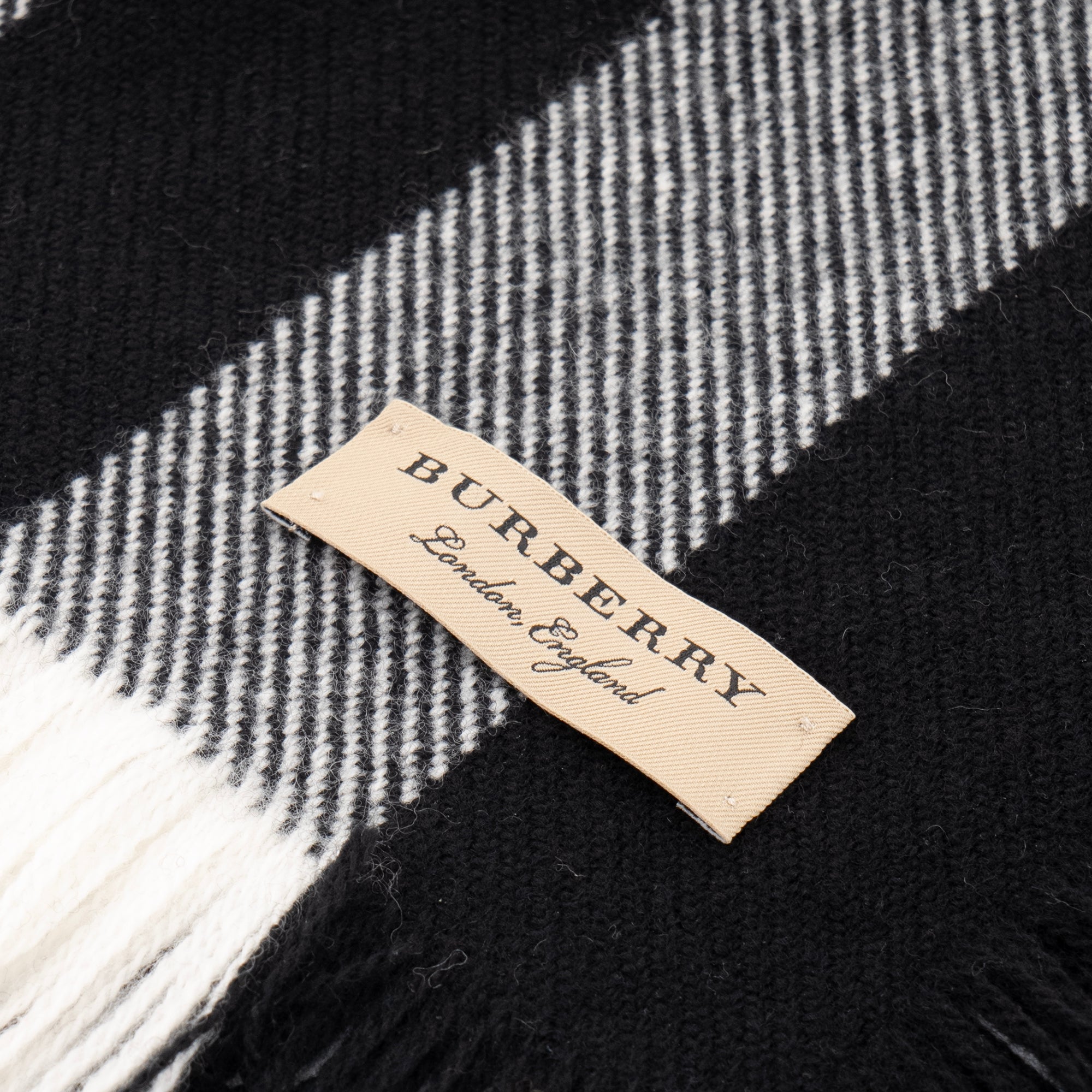 BURBERRY - Écharpe Burberry en laine blanche et noire