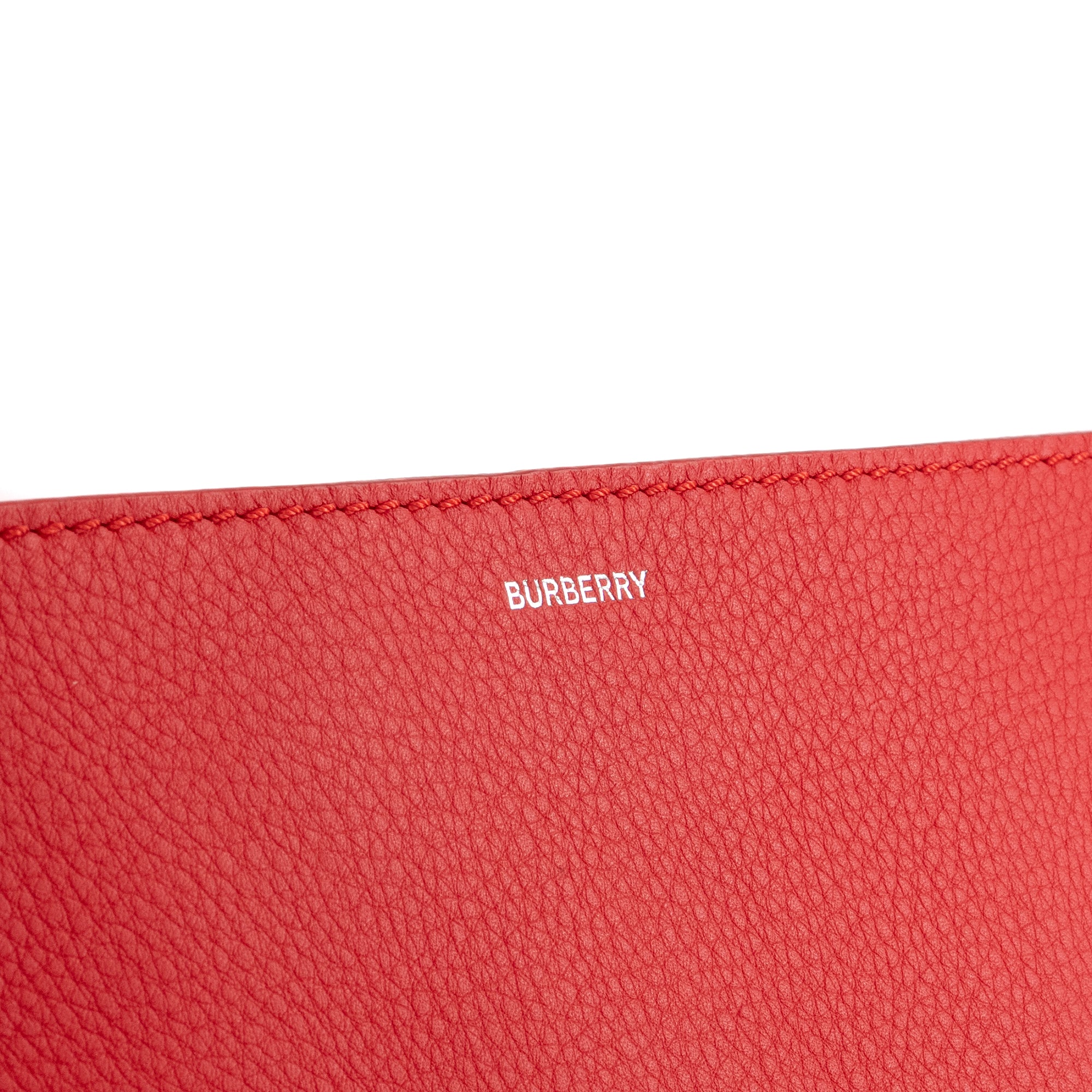 BURBERRY - Pochette Burberry en cuir grainé rouge