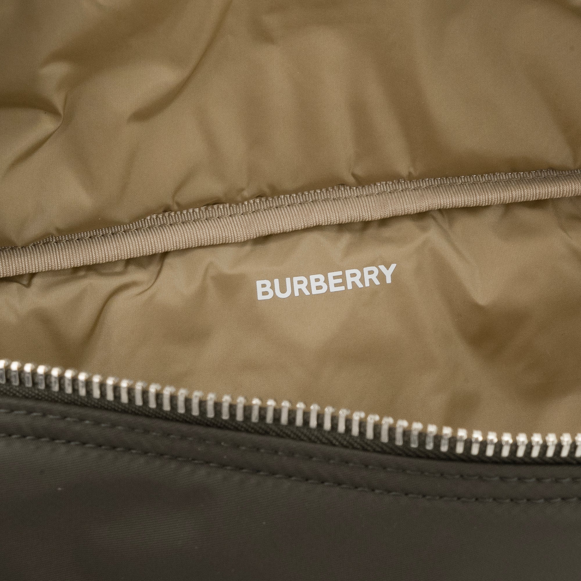 BURBERRY - Sac à bandoulière Banane Sonny Burberry en nylon kaki