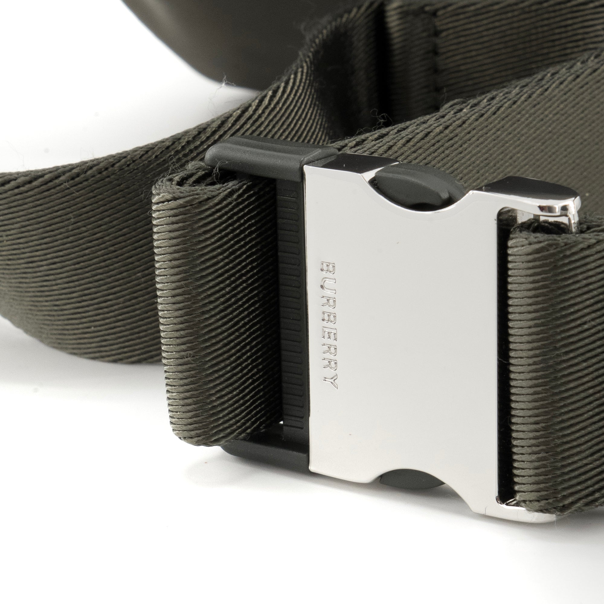 BURBERRY - Sac à bandoulière Banane Sonny Burberry en nylon kaki