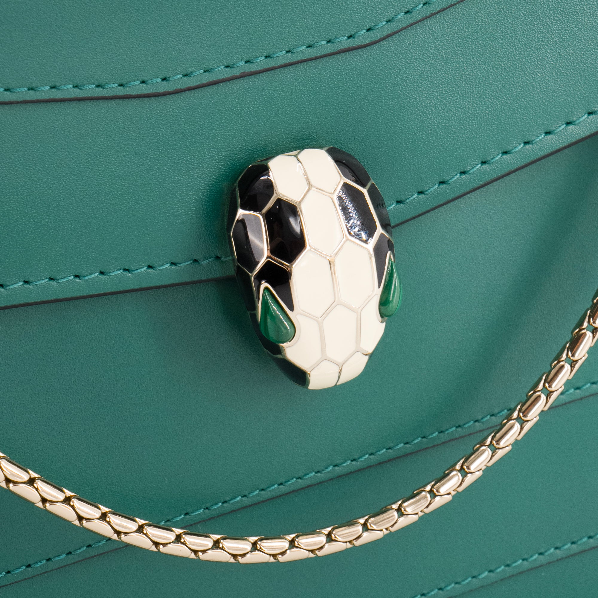 BULGARI - Sac à bandoulière Serpenti Bvlgari en cuir lisse vert