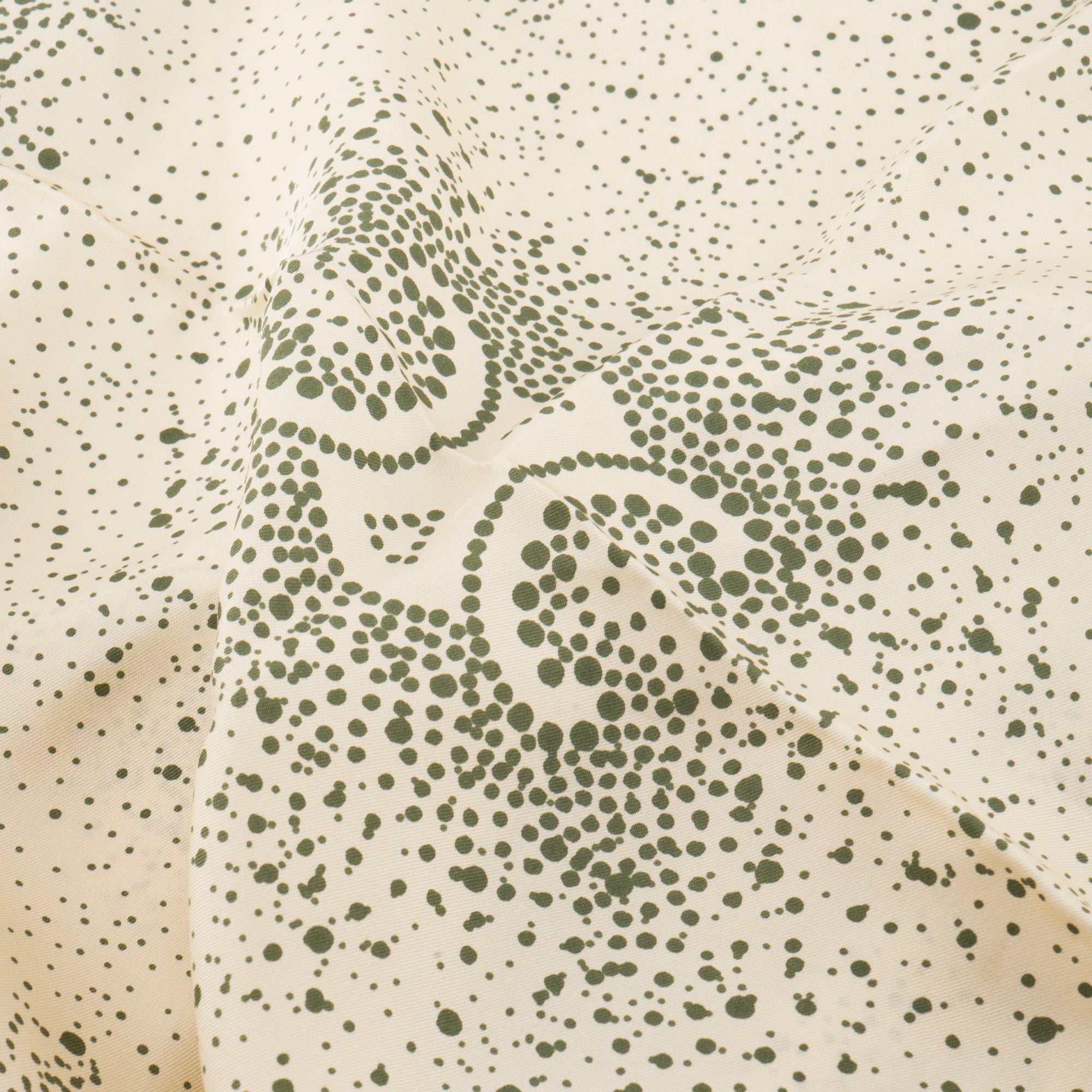 CELINE - Carré 90 Triomphe Celine en soie beige et kaki