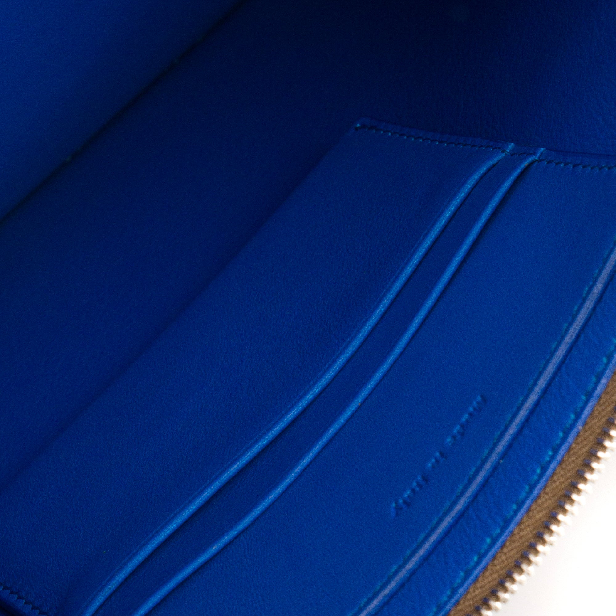 CELINE - Pochette Celine en cuir verni marron et bleu