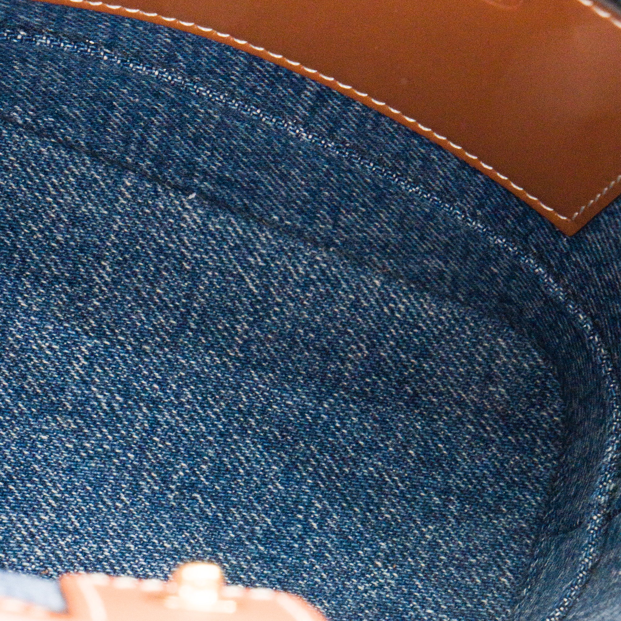 CELINE - Sac à bandoulière Bucket Celine en denim bleu et marron