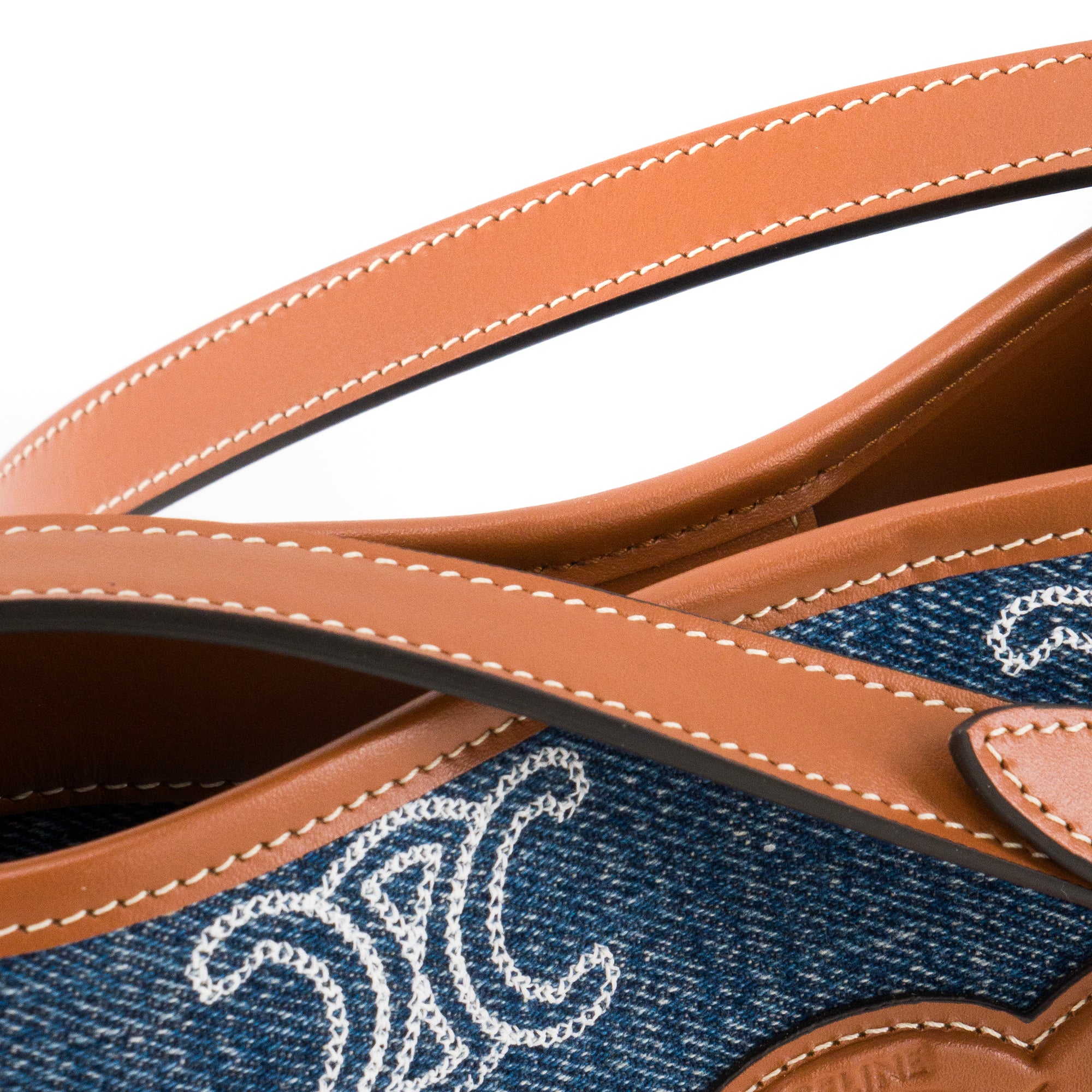 CELINE - Sac à bandoulière Bucket Celine en denim bleu et marron