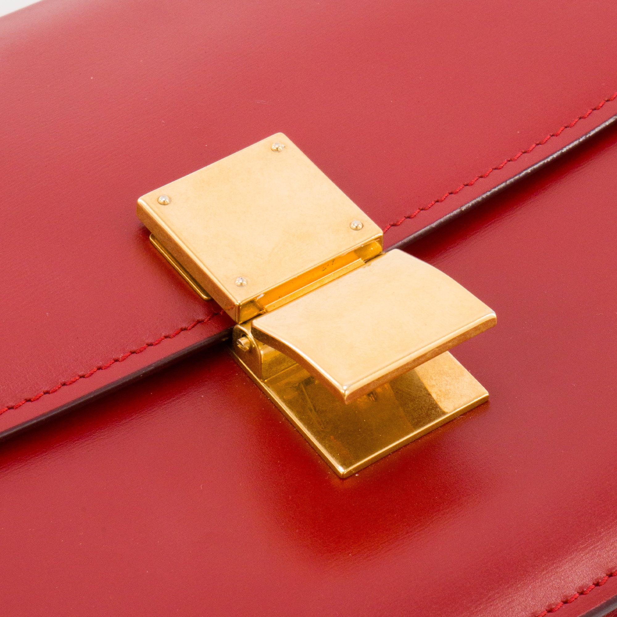 CELINE - Sac à bandoulière Classic Box Celine en cuir lisse rouge