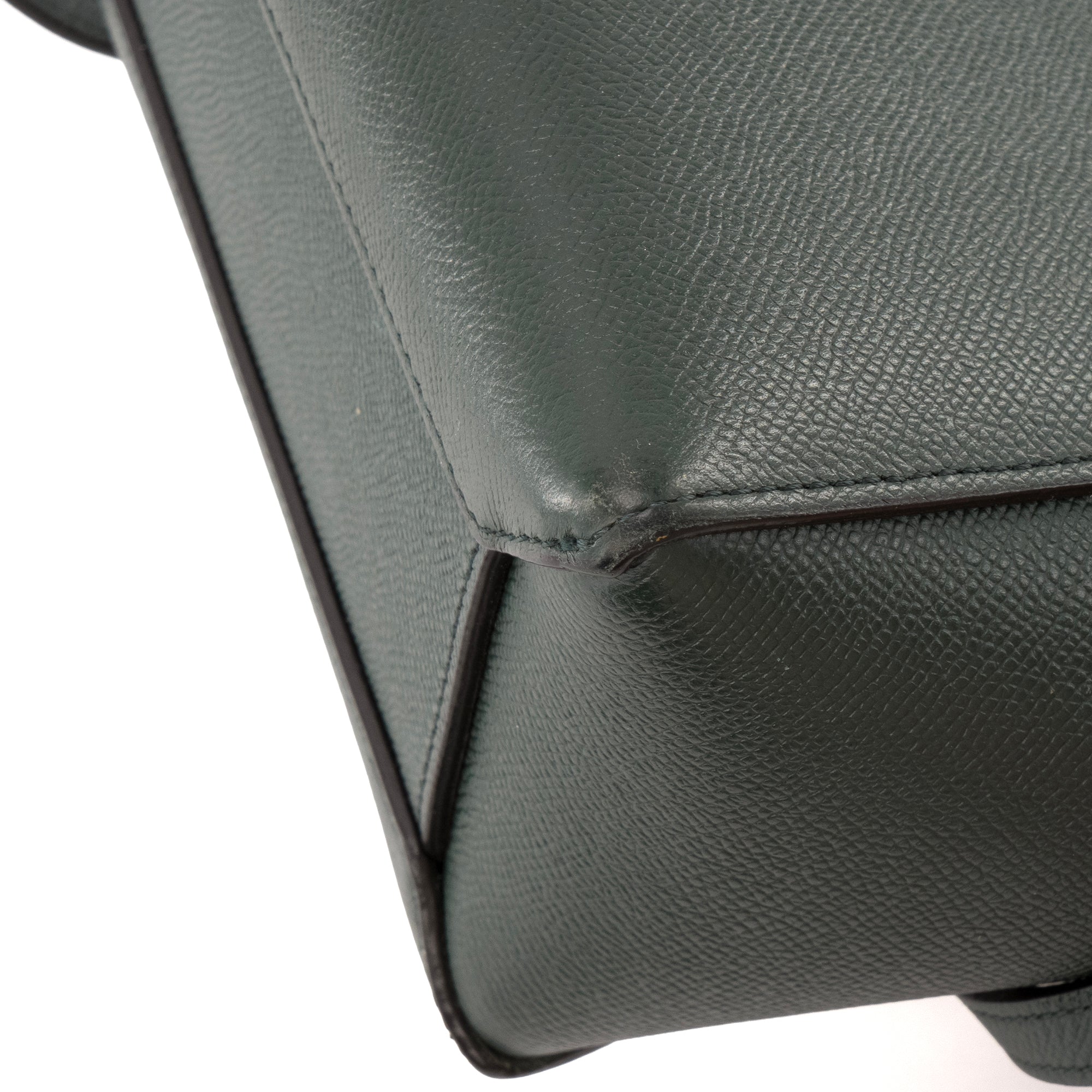CELINE - Sac à bandoulière Nano Belt Celine en cuir grainé vert foncé