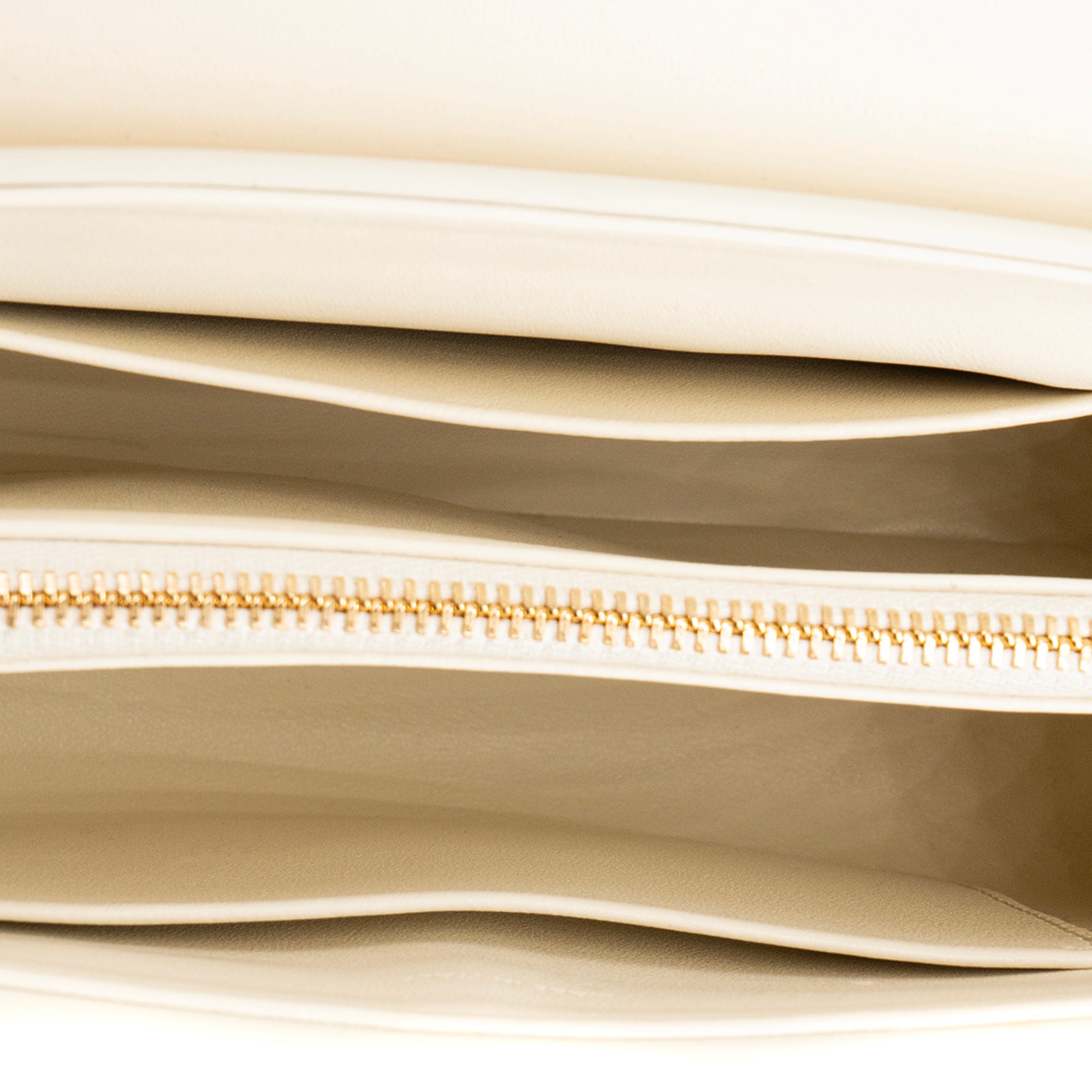 CELINE - Sac à bandoulière Nino Teen Celine en cuir verni écru