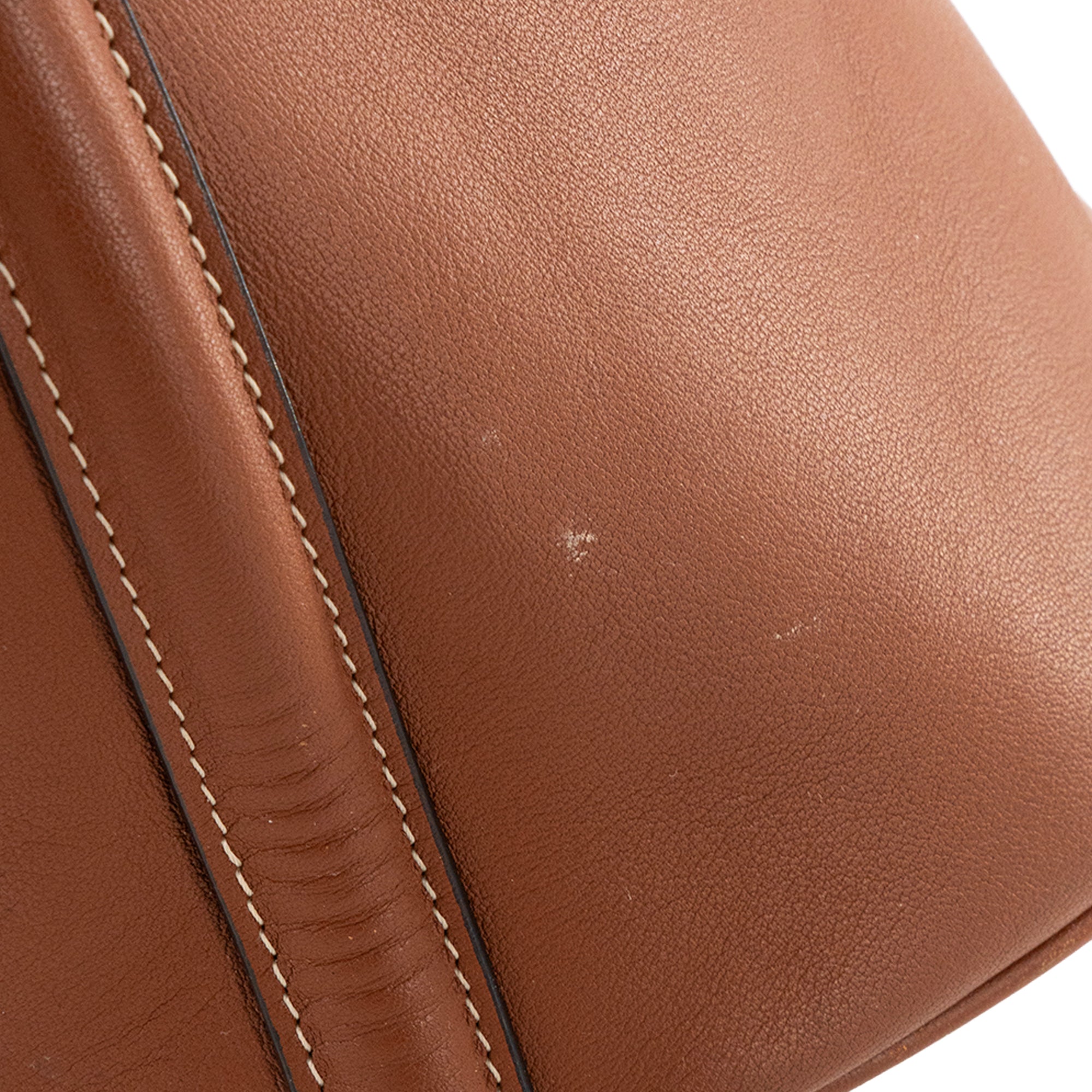 CELINE - Sac à bandoulière Seau 16 Celine en cuir lisse marron