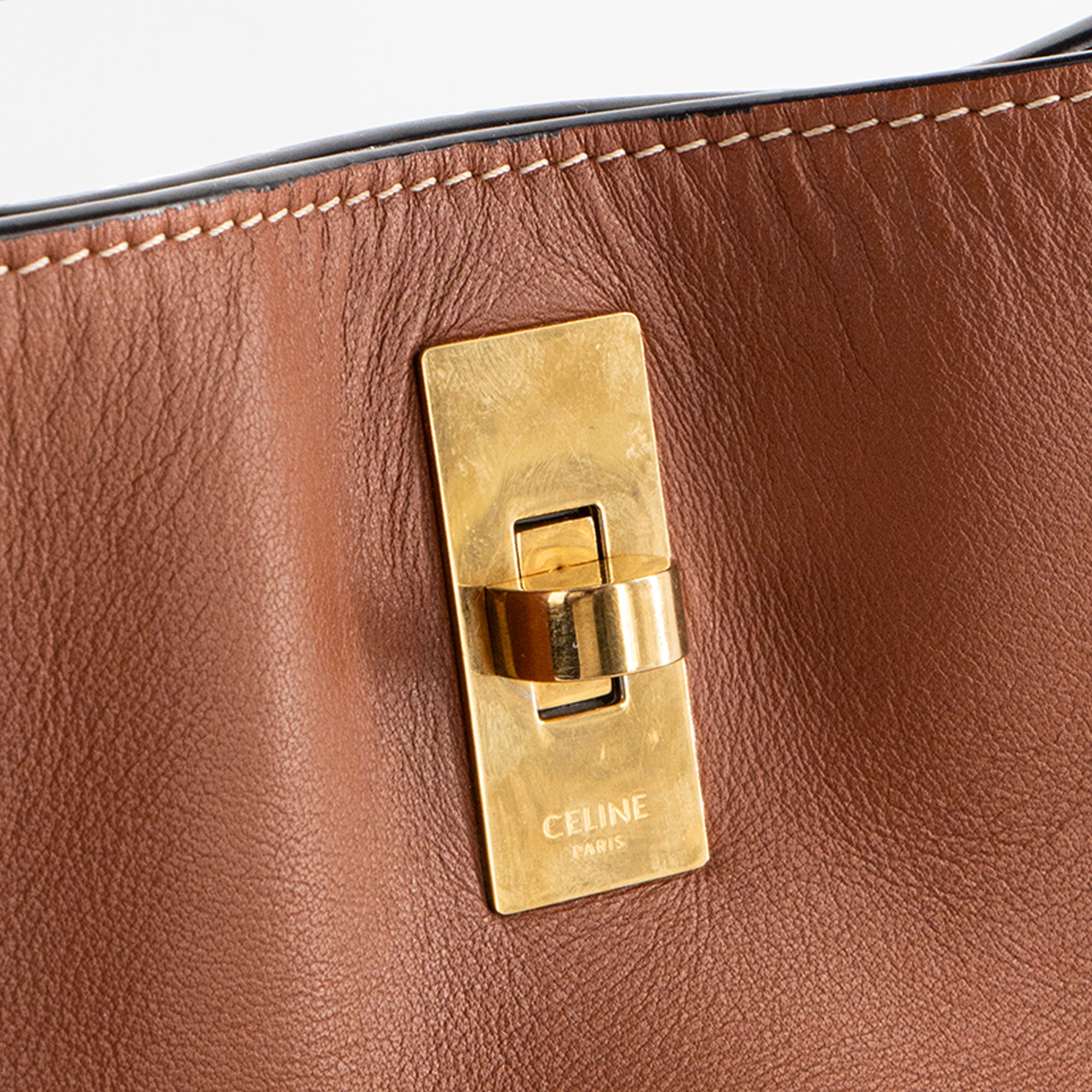 CELINE - Sac à bandoulière Seau 16 Celine en cuir lisse marron