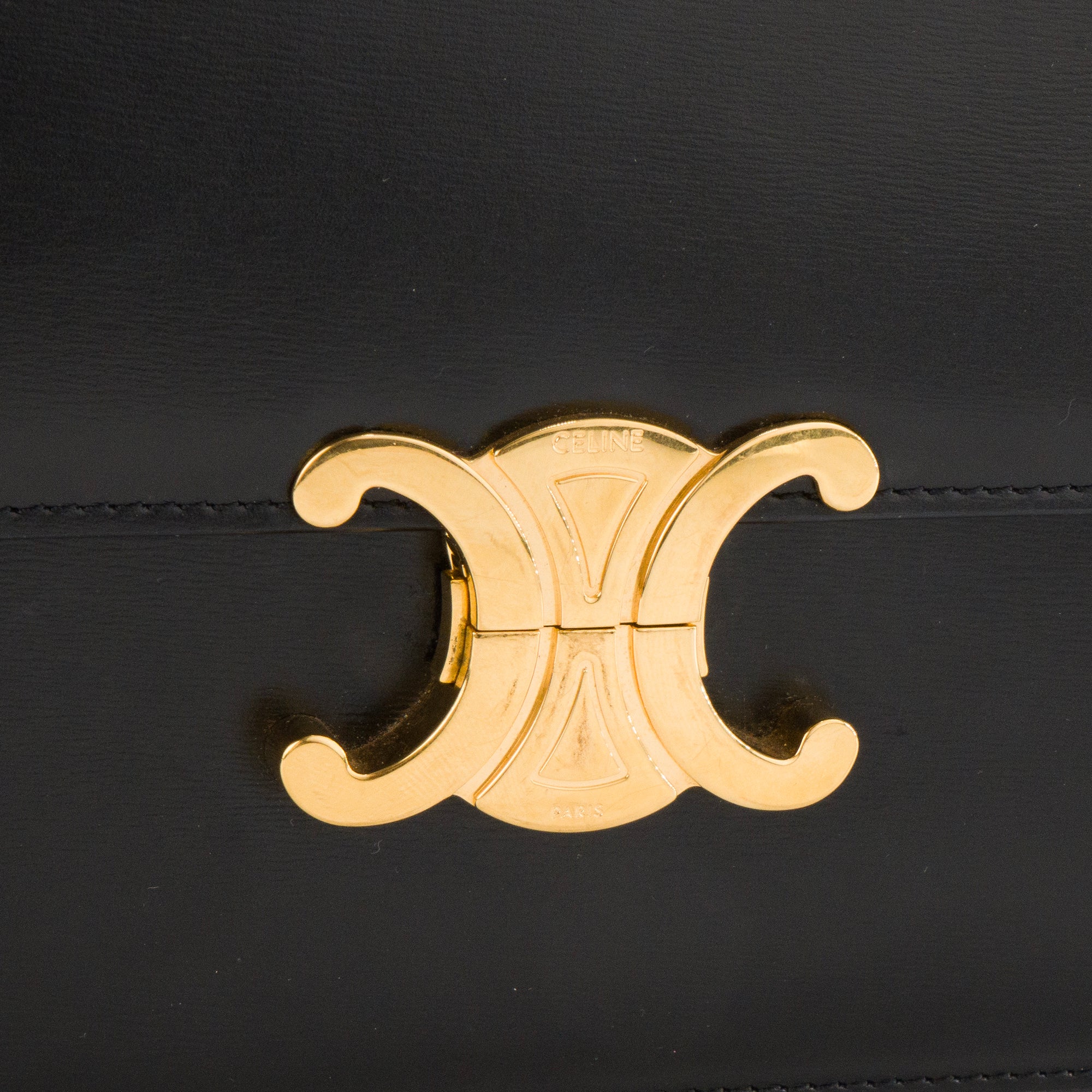 CELINE - Sac à bandoulière Triomphe Celine en cuir box noir
