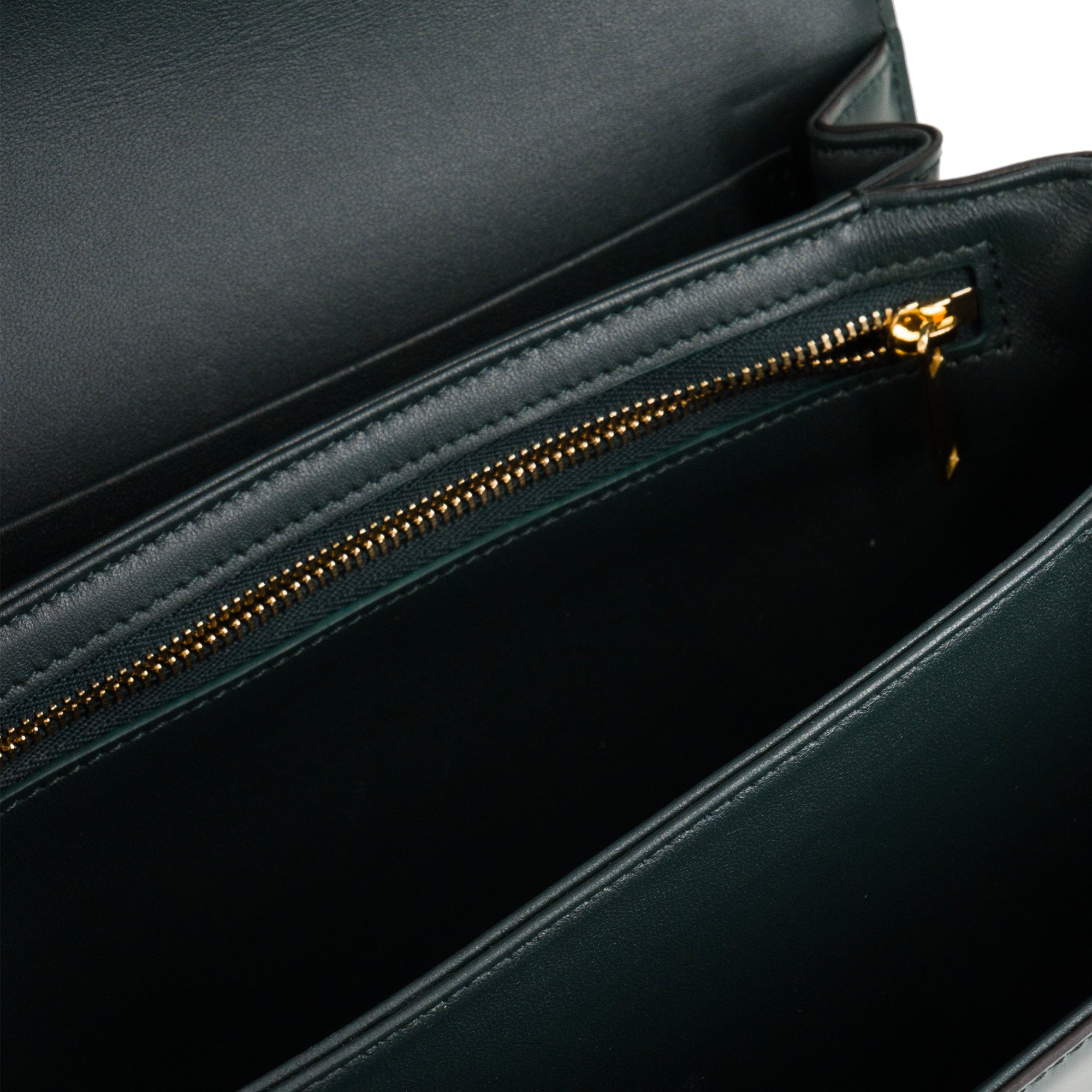 CELINE - Sac à bandoulière Triomphe medium Celine en cuir box vert