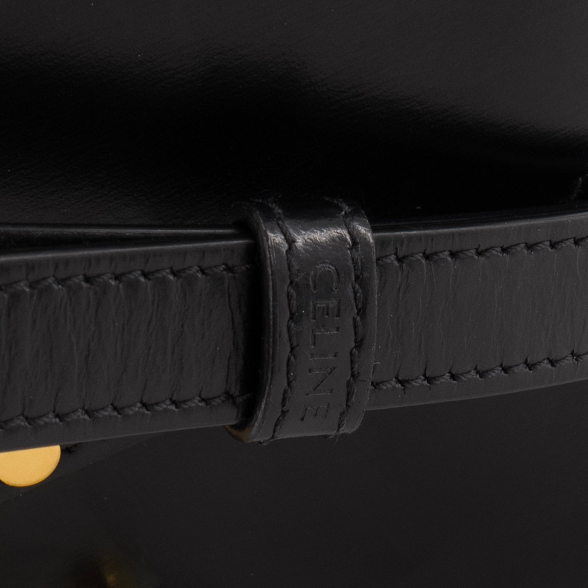 CELINE - Sac à bandoulière Triomphe teen Celine en cuir box noir