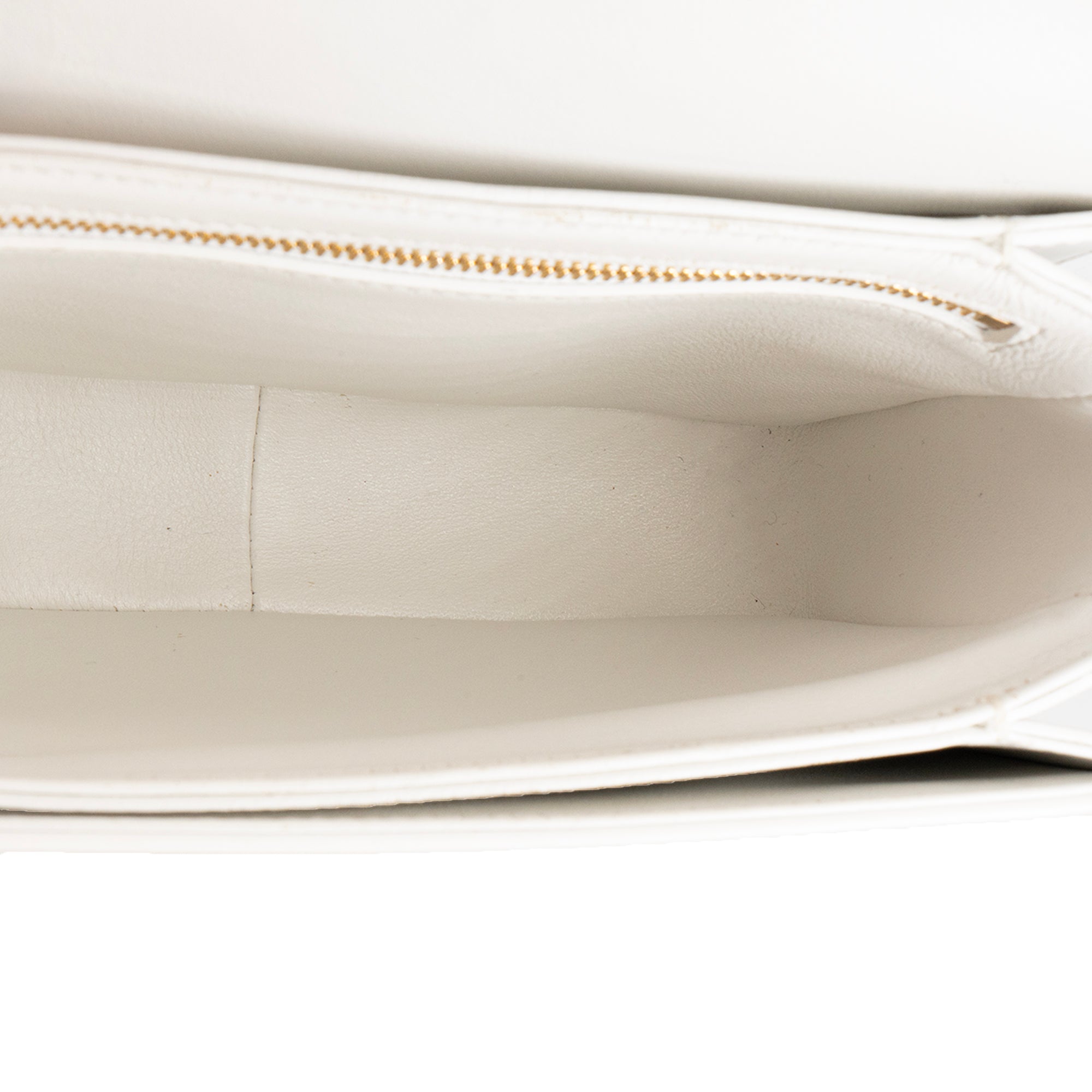 CELINE - Sac à bandoulière Triomphe teen en cuir box blanc artique