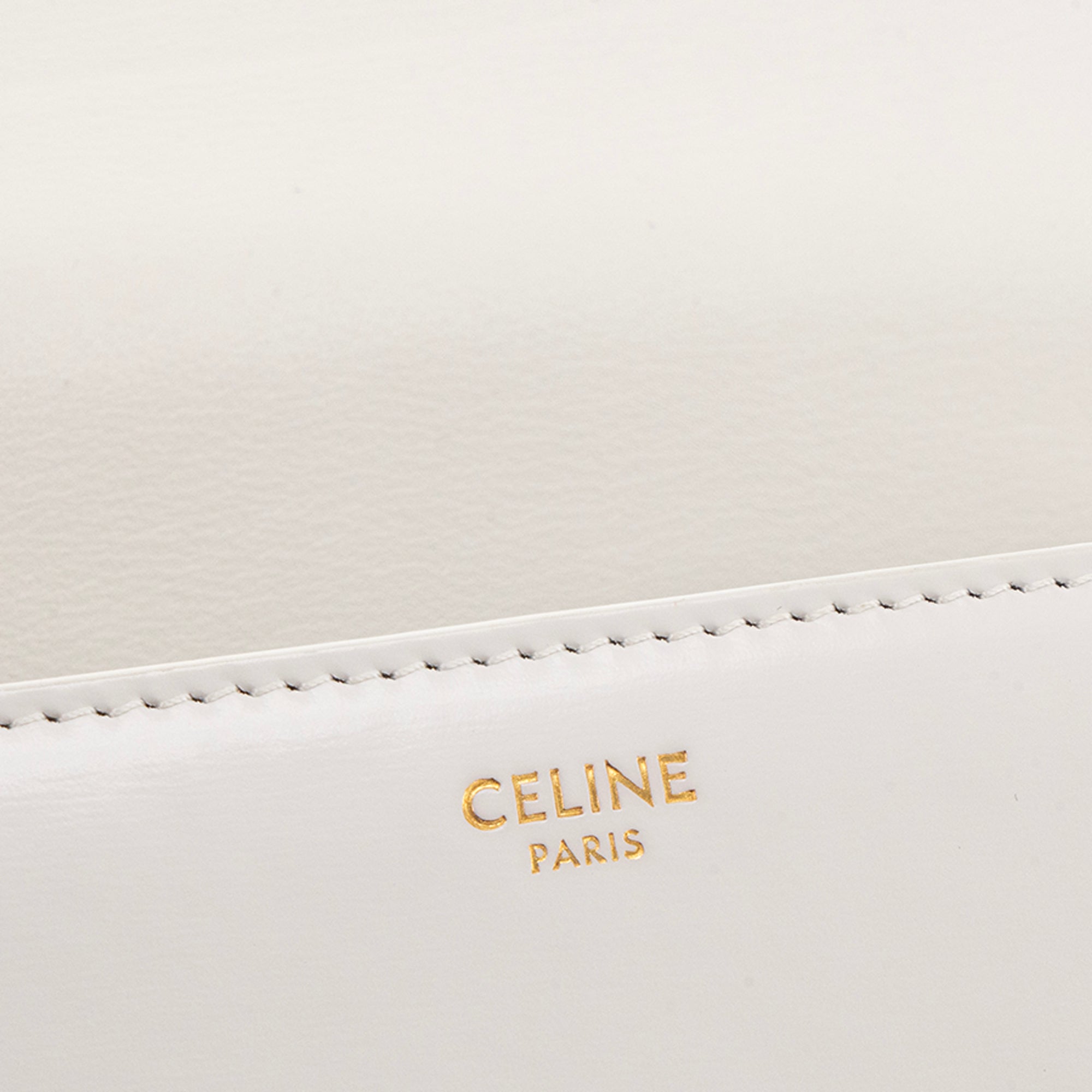 CELINE - Sac à bandoulière Triomphe teen en cuir box blanc artique