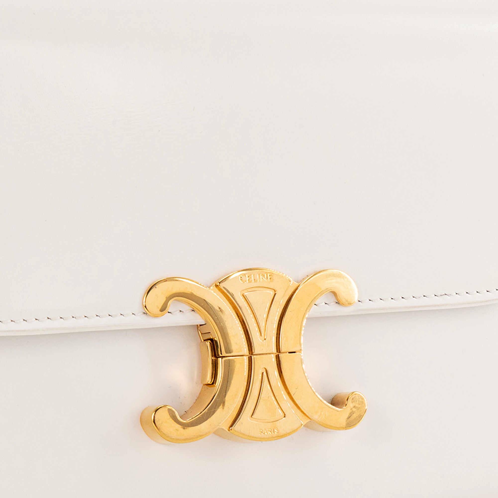 CELINE - Sac à bandoulière Triomphe teen en cuir box blanc artique