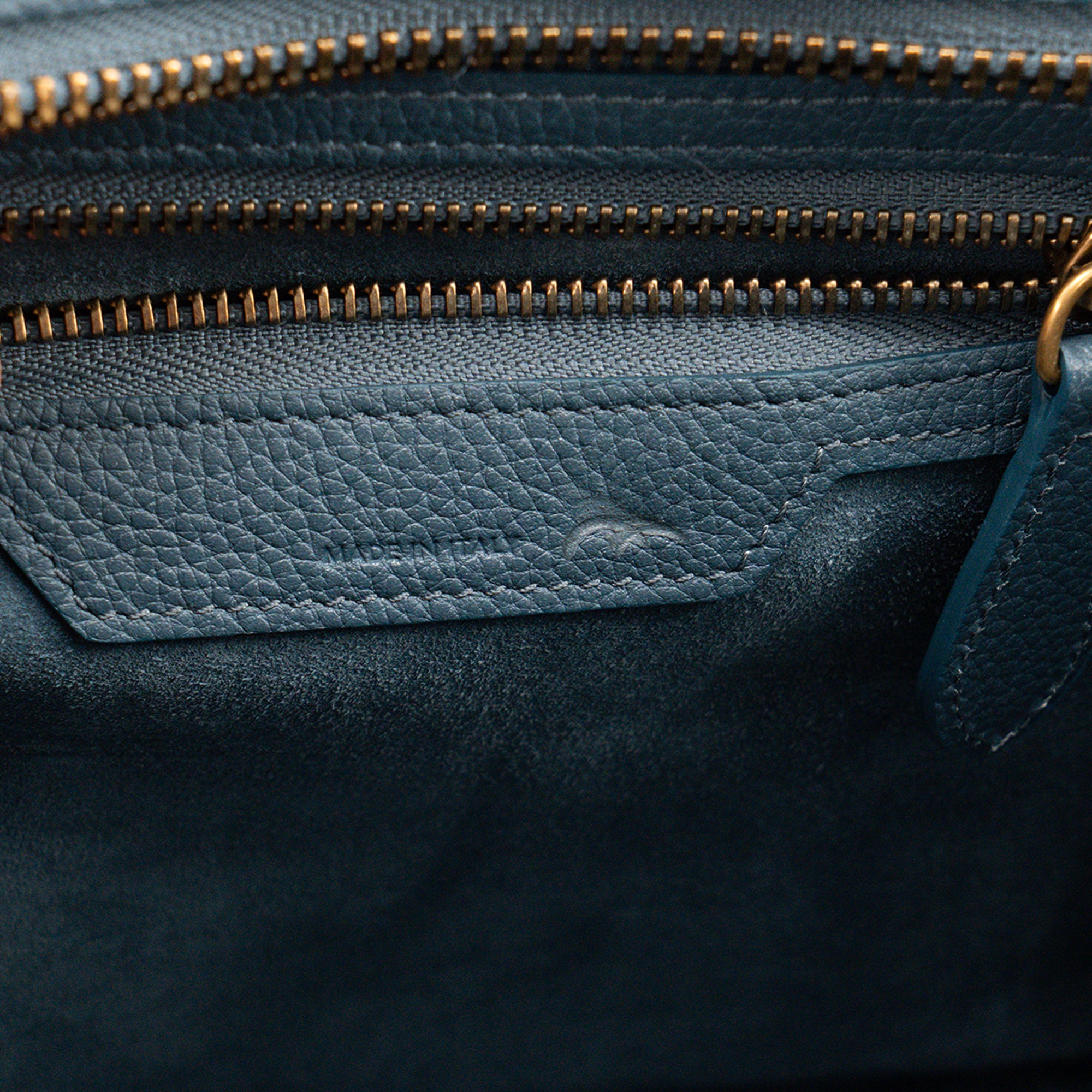 CELINE - Sac à main Luggage Micro Celine en cuir grainé bleu canard
