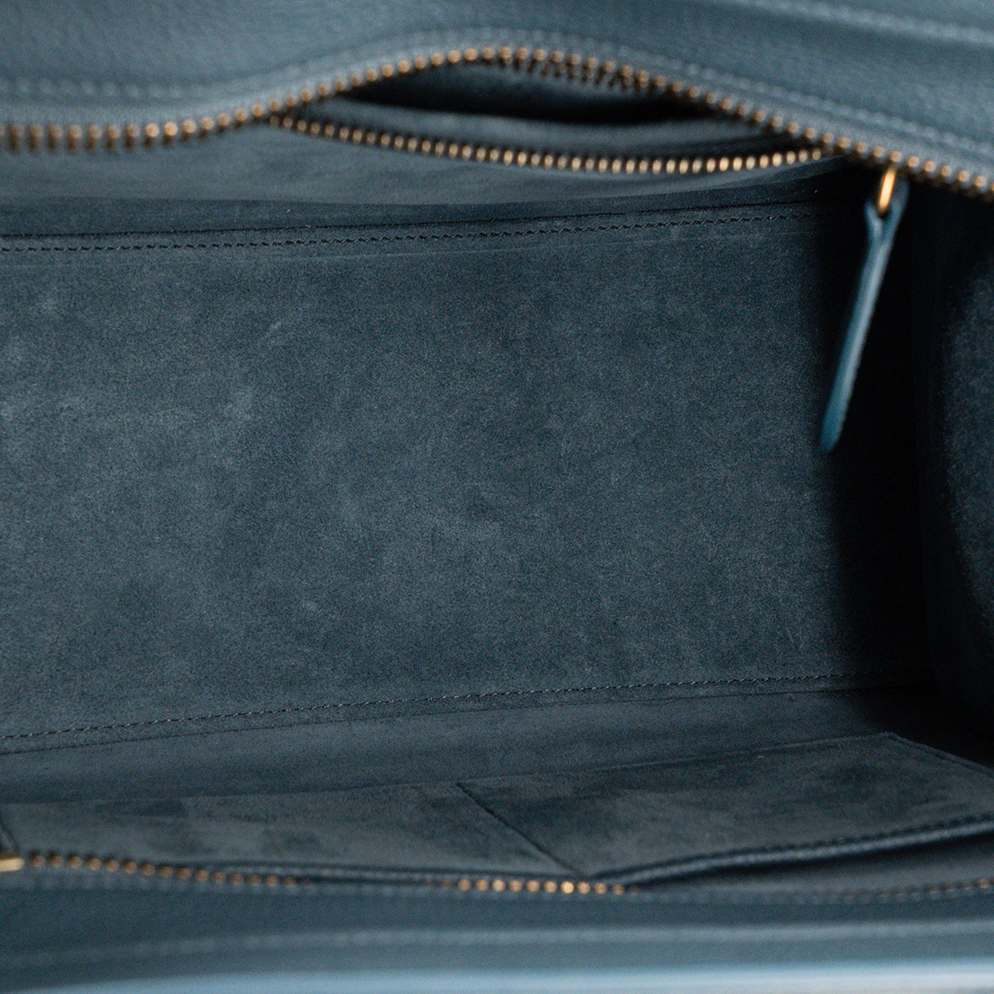 CELINE - Sac à main Luggage Micro Celine en cuir grainé bleu canard