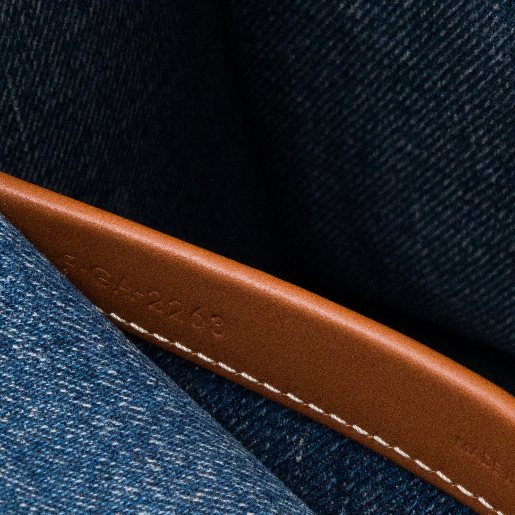 CELINE - Sac cabas Thais PM Celine en denim et cuir tan édition limitée