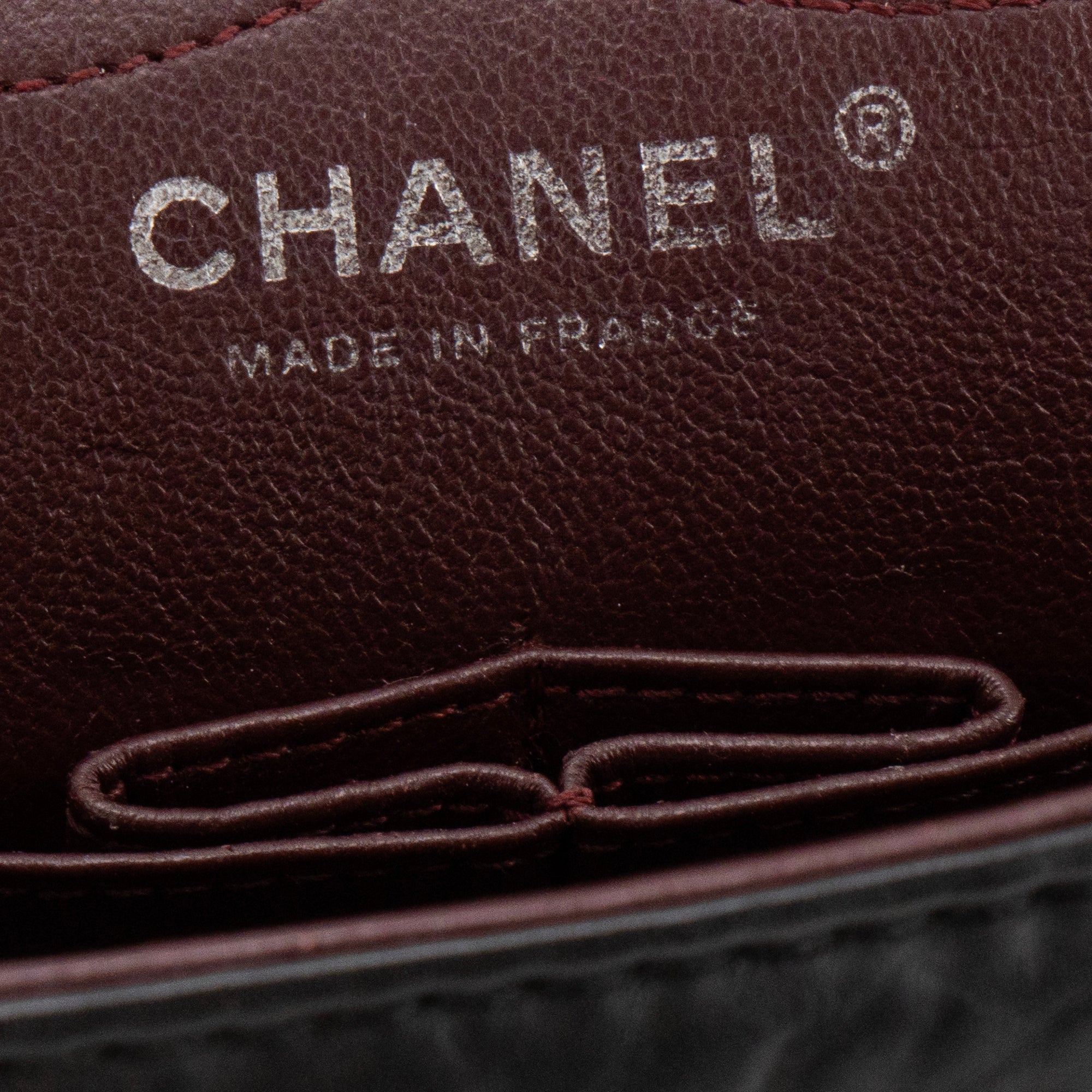 CHANEL - Sac à bandoulière 2.55 Jumbo Chanel en cuir froissé noir