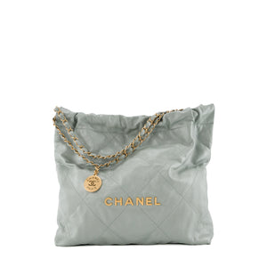 CHANEL - Sac à épaule Chanel 22 en cuir froissé bleu/gris